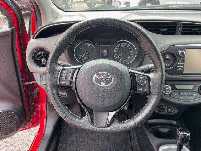 Toyota Yaris 1.5 Hybrid 5 porte Cool ?>