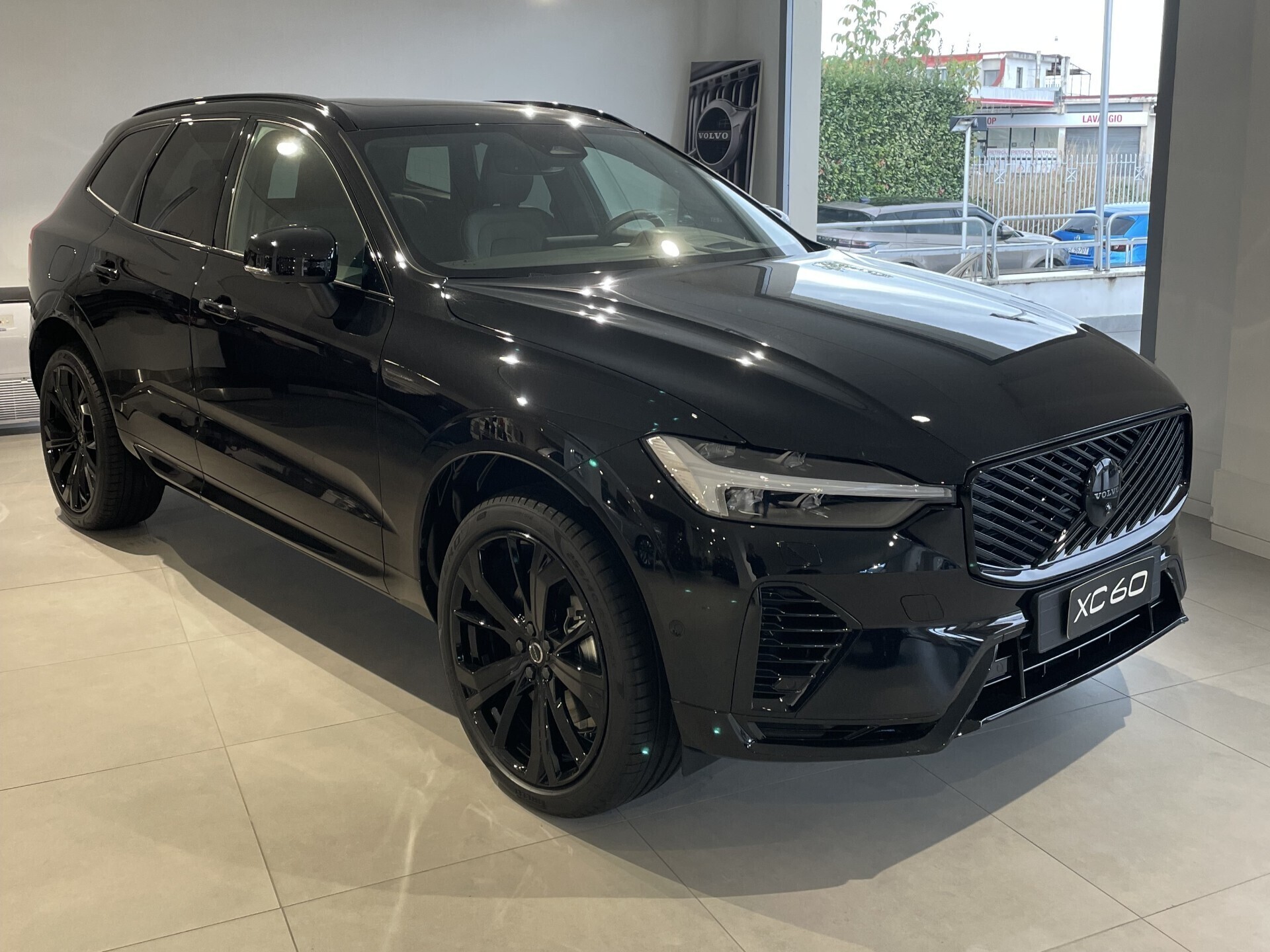 Foto Volvo XC60 T6 Plug-in hybrid PHEV AWD Ultra Black Edition