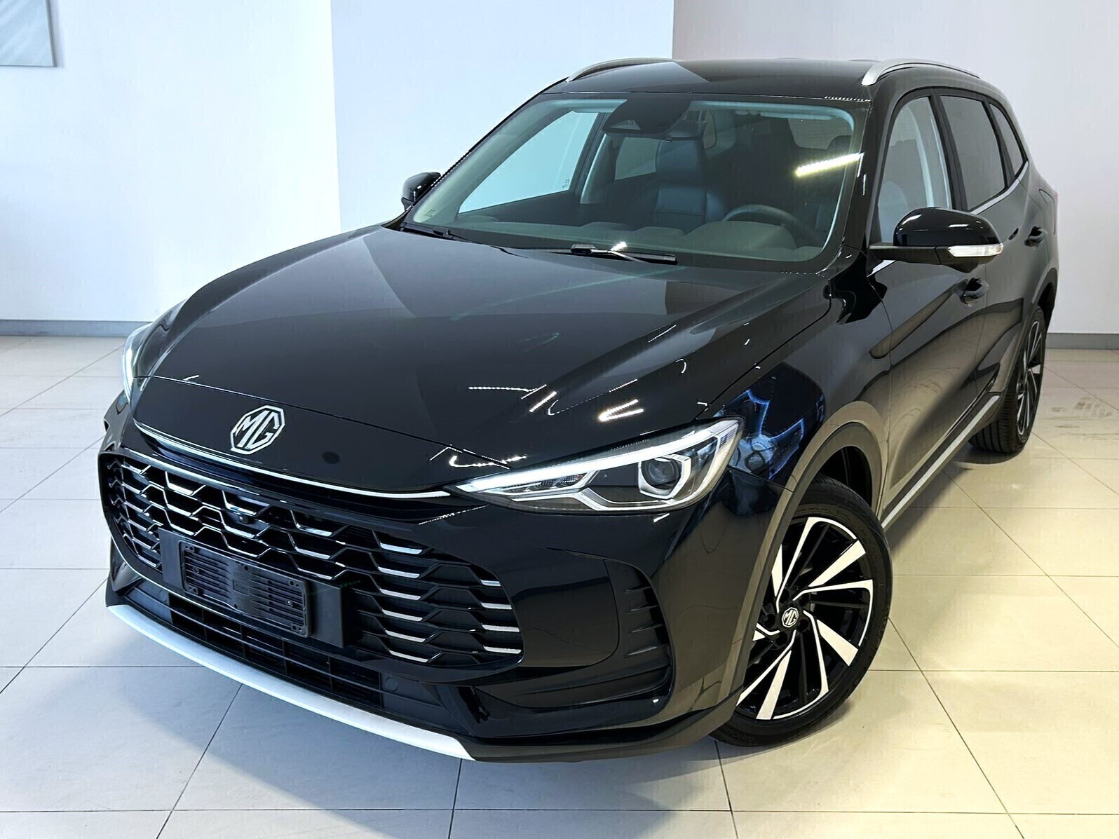 MG ZS 1.5 HYBRID LUXURY 