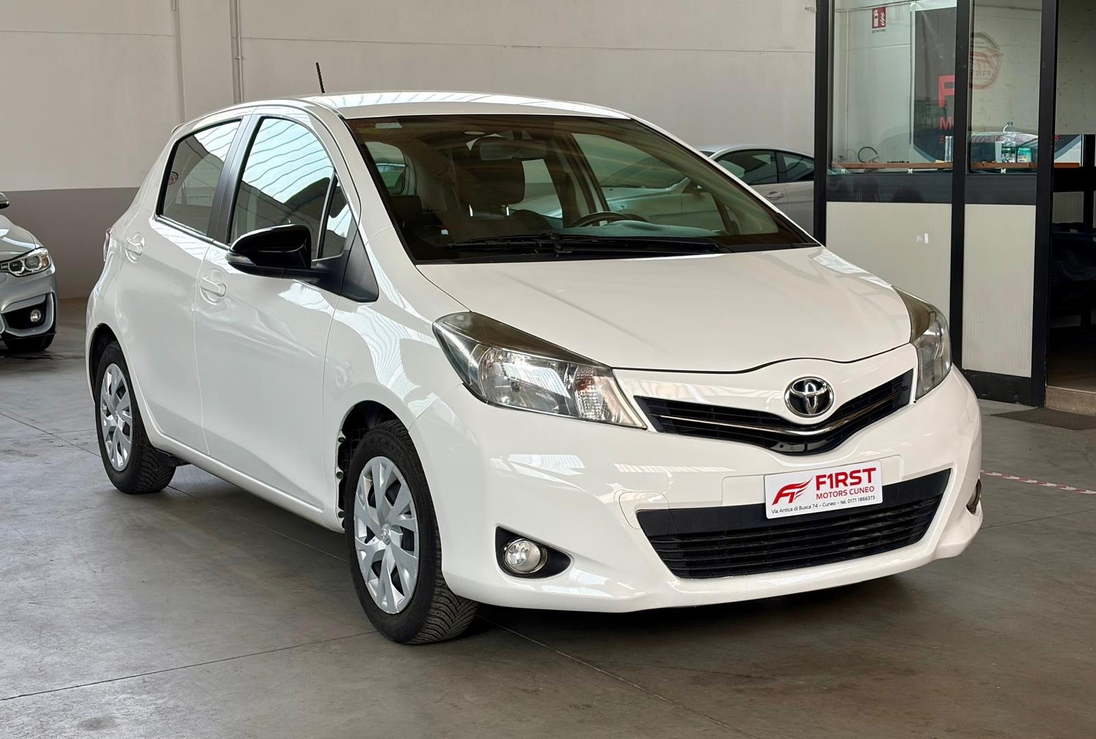 Toyota Yaris Yaris 1.3 5 porte Lounge usata a Cuneo - immagine 2
