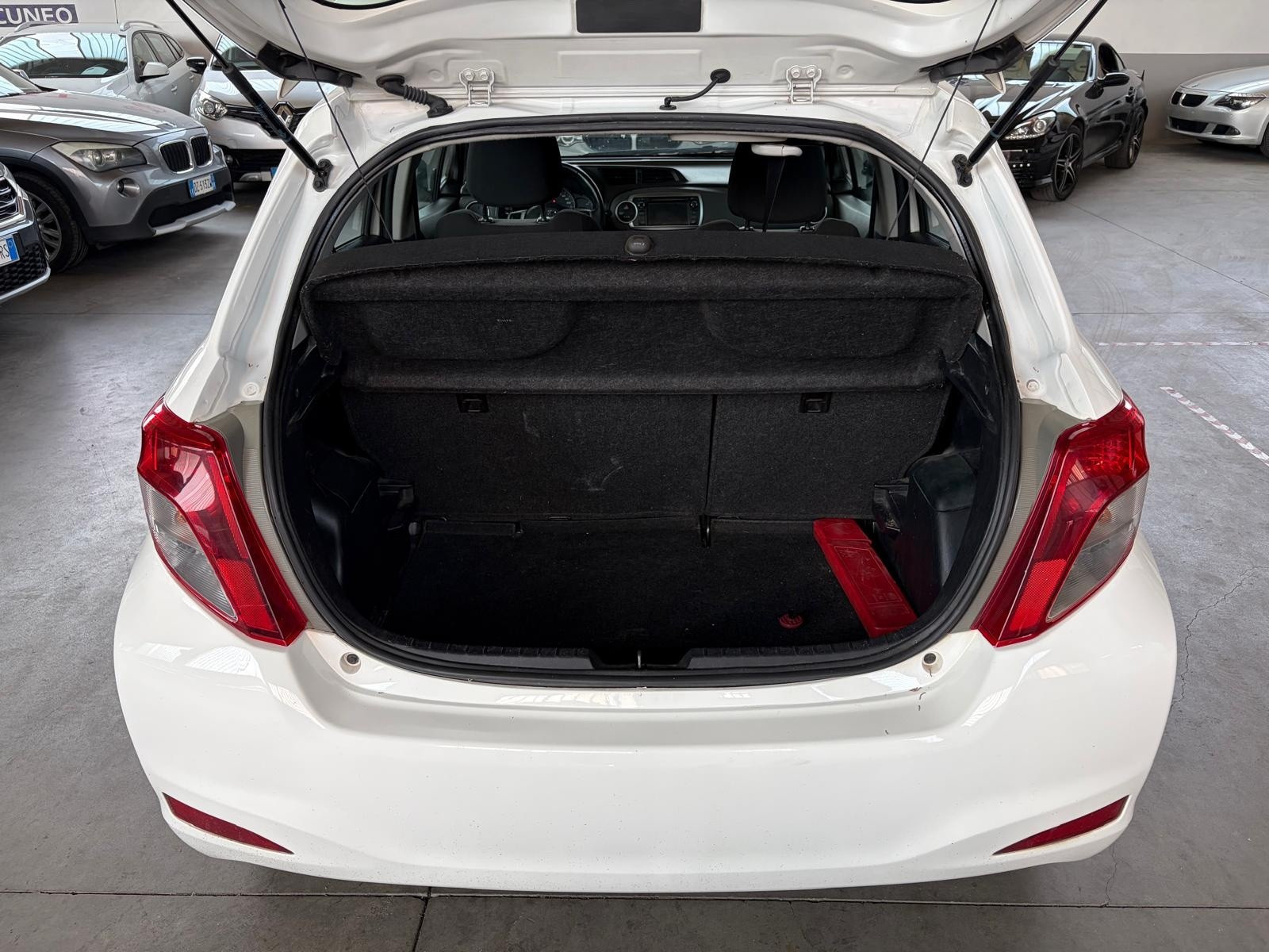 Toyota Yaris Yaris 1.3 5 porte Lounge usata a Cuneo - immagine 8