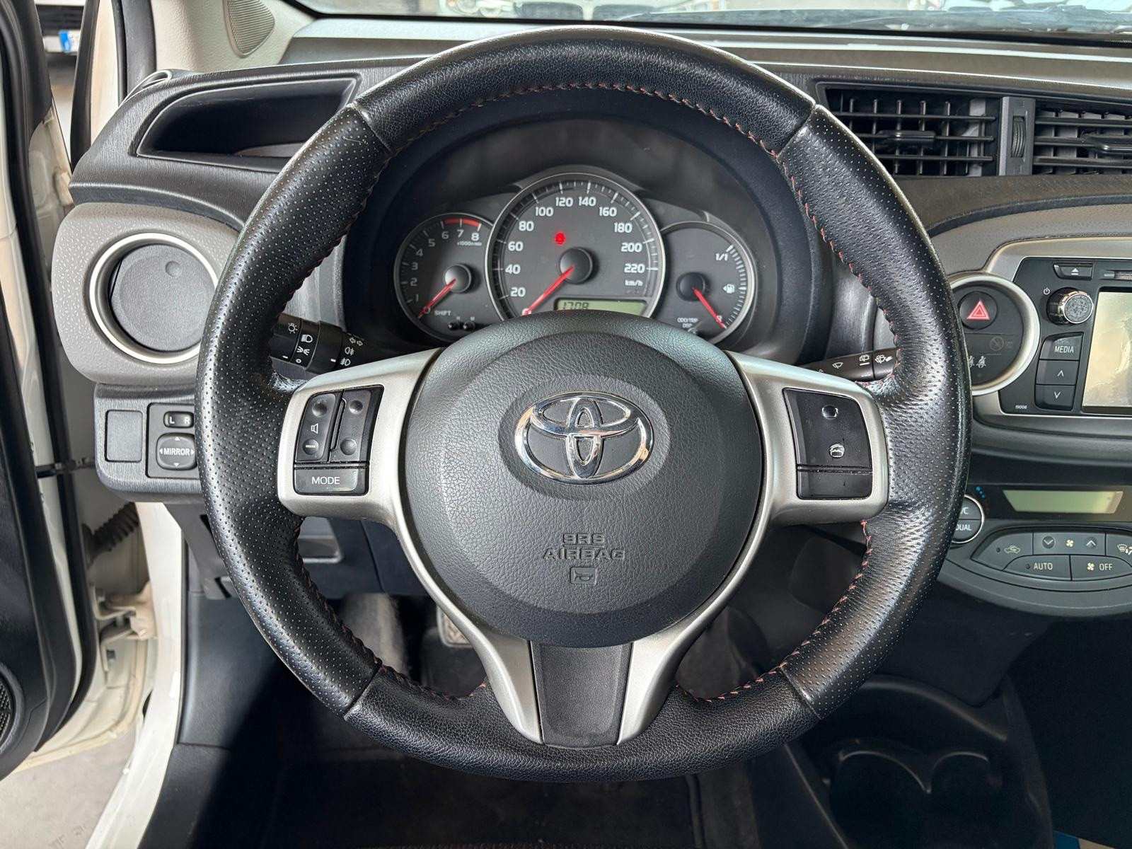 Toyota Yaris Yaris 1.3 5 porte Lounge usata a Cuneo - immagine 11
