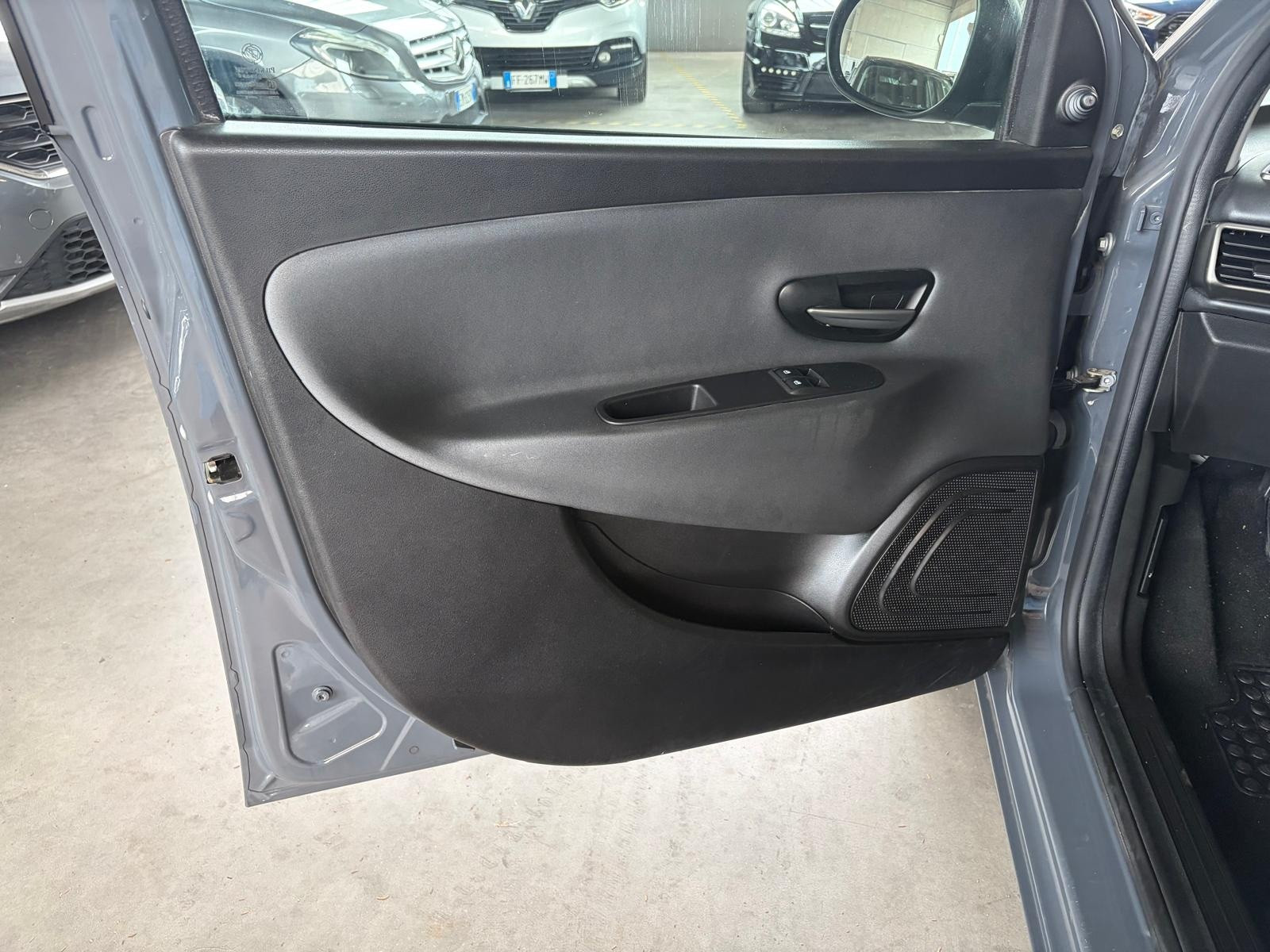 Lancia Ypsilon Ypsilon 1.2 69 CV 5 porte… usata a Cuneo - immagine 9
