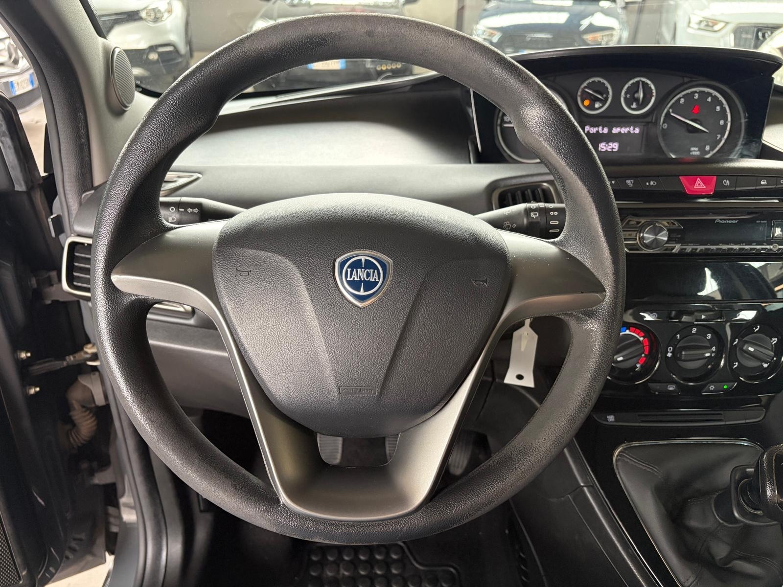 Lancia Ypsilon Ypsilon 1.2 69 CV 5 porte… usata a Cuneo - immagine 11