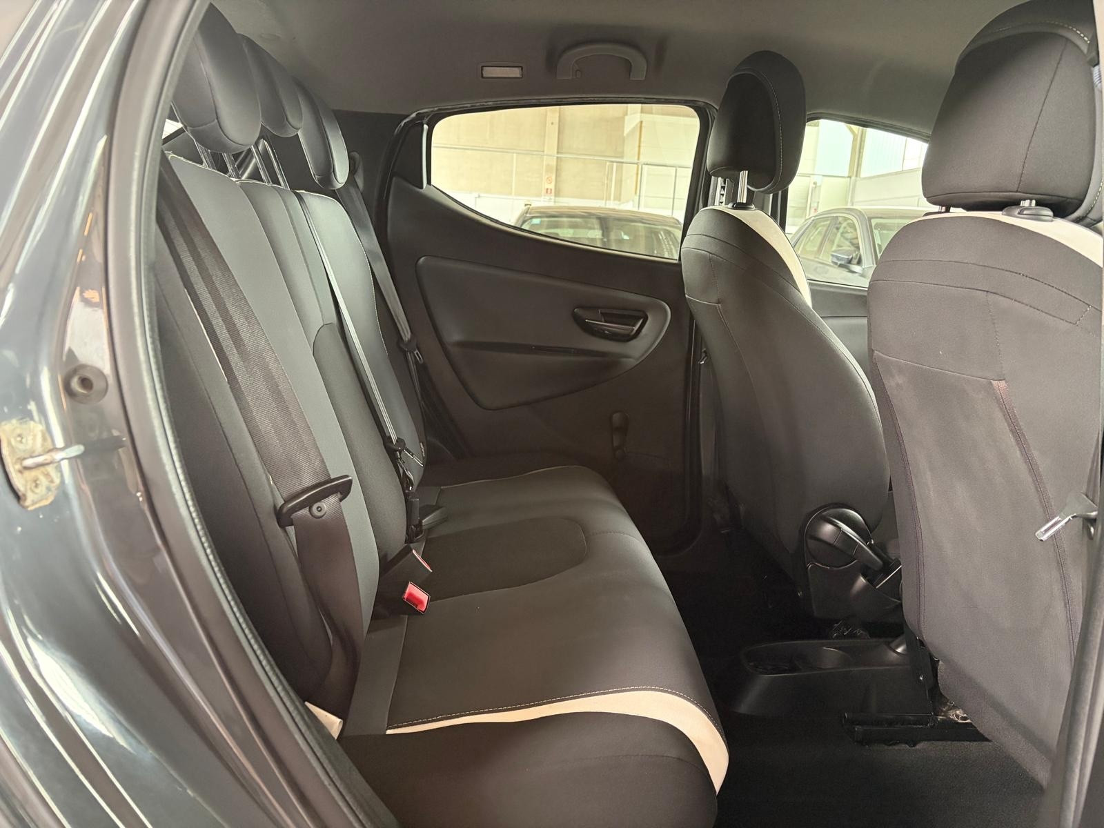 Lancia Ypsilon Ypsilon 1.2 69 CV 5 porte… usata a Cuneo - immagine 17
