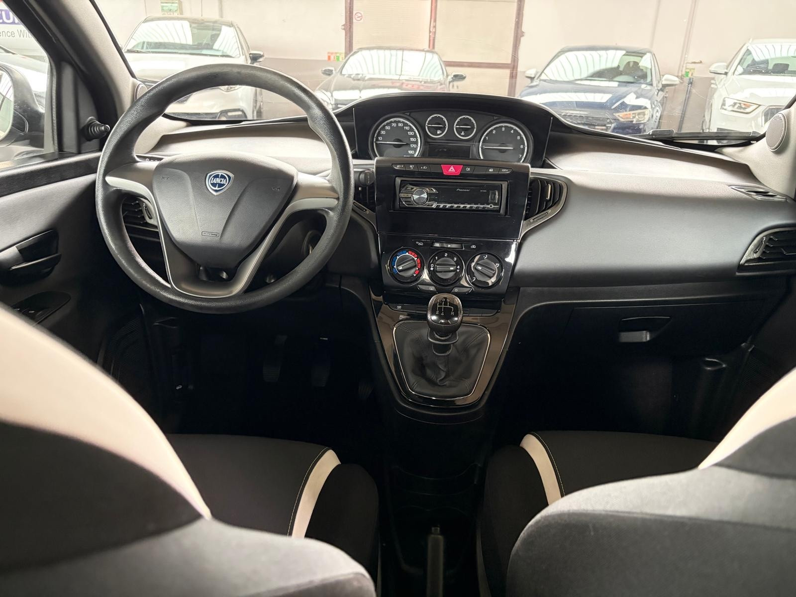 Lancia Ypsilon Ypsilon 1.2 69 CV 5 porte… usata a Cuneo - immagine 18
