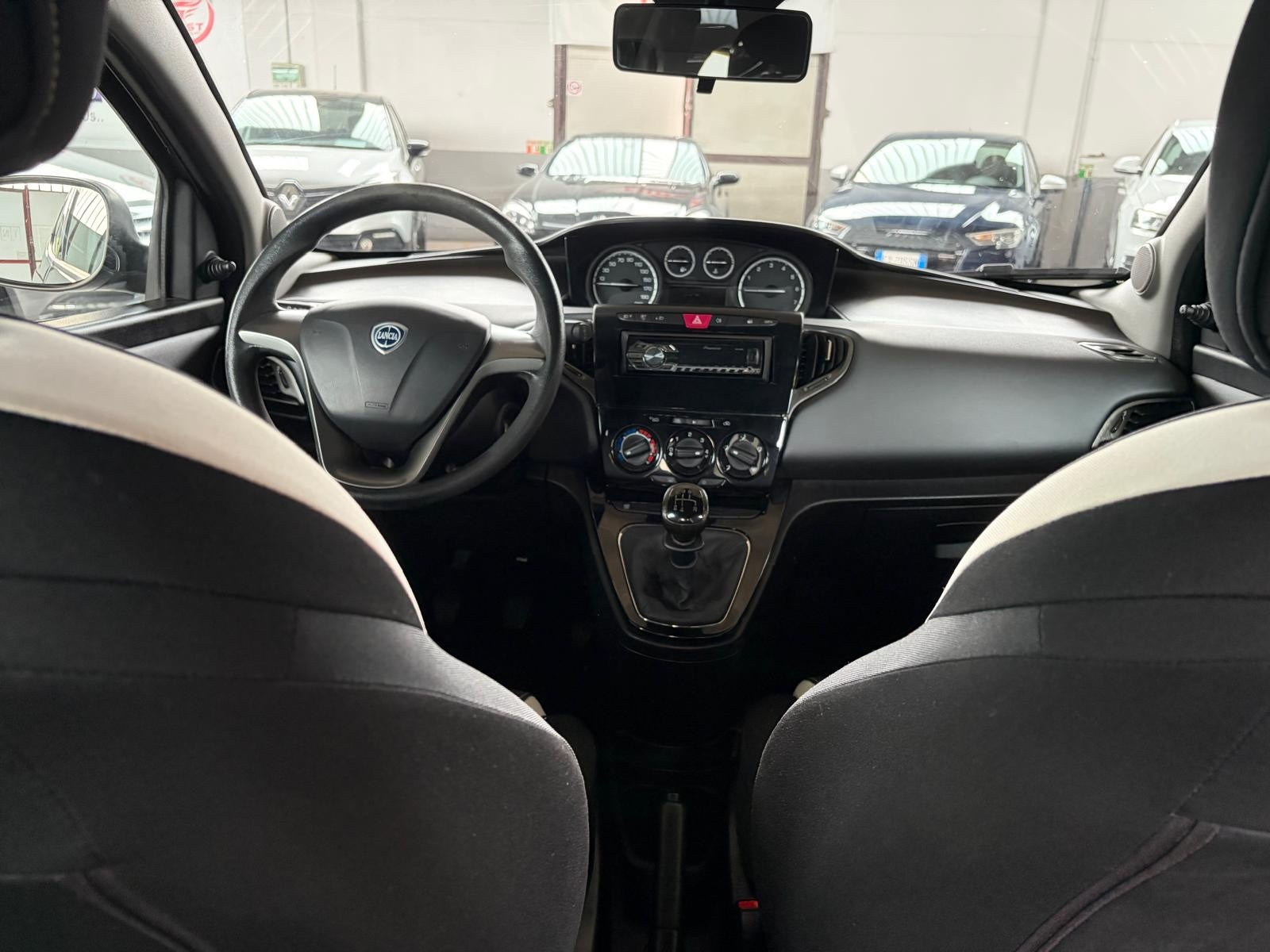 Lancia Ypsilon Ypsilon 1.2 69 CV 5 porte… usata a Cuneo - immagine 20