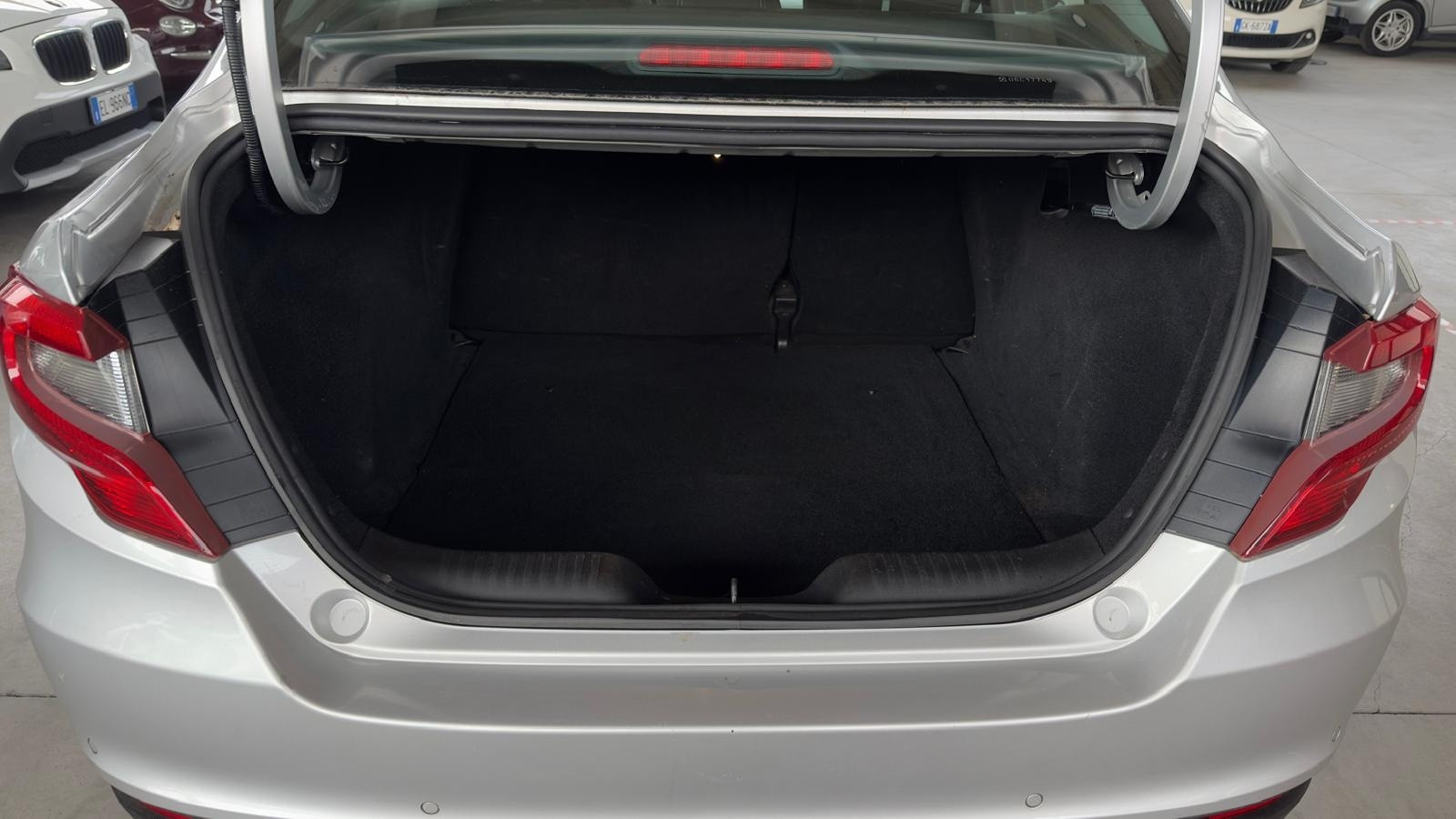 Fiat Tipo Tipo 1.4 4 porte LOUNGE usata a Cuneo - immagine 8