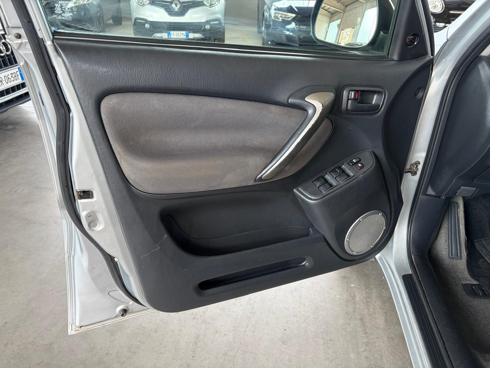 Toyota RAV 4 RAV4 2.0 Tdi D-4D cat 5 port… usata a Cuneo - immagine 10