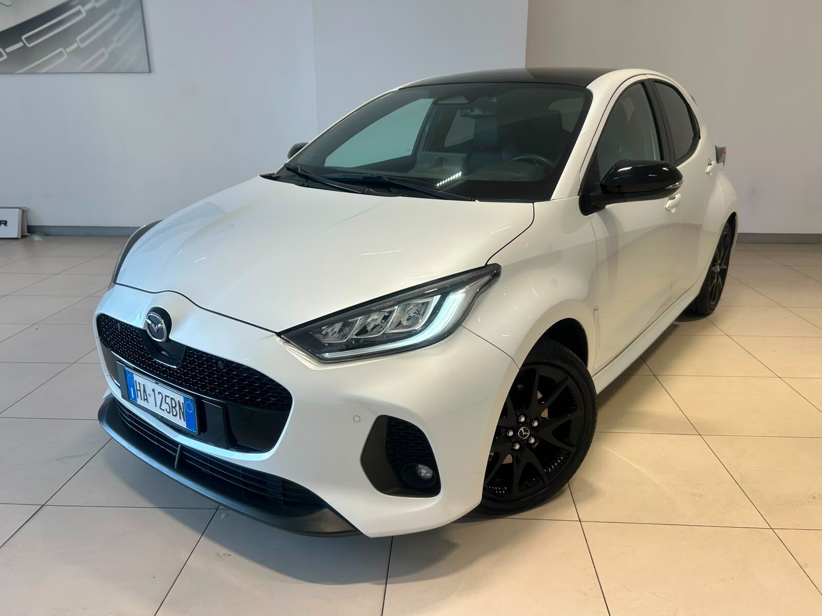 Foto Mazda2 Hybrid 1.5 VVT e-CVT Full Hybrid Electric Homura Plus