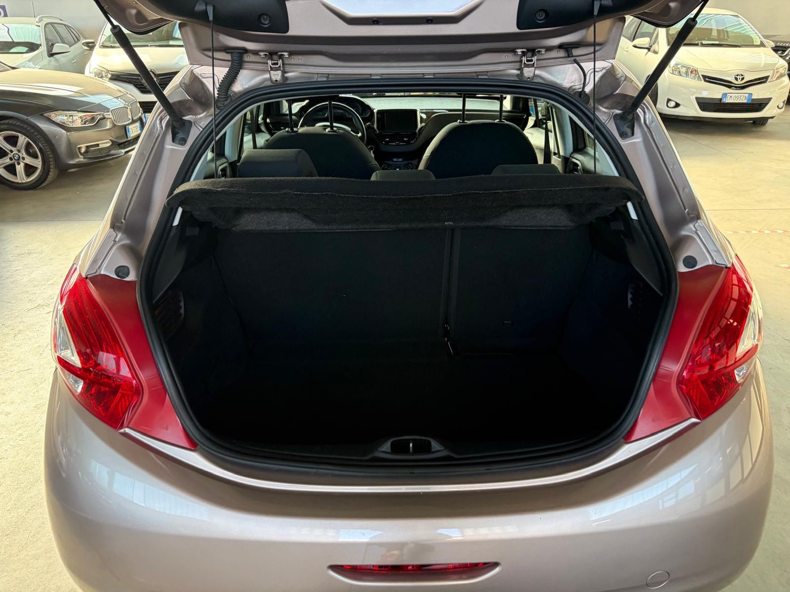 Peugeot 208 1.2 VTi 82 CV 5 porte Allure usata a Cuneo - immagine 8