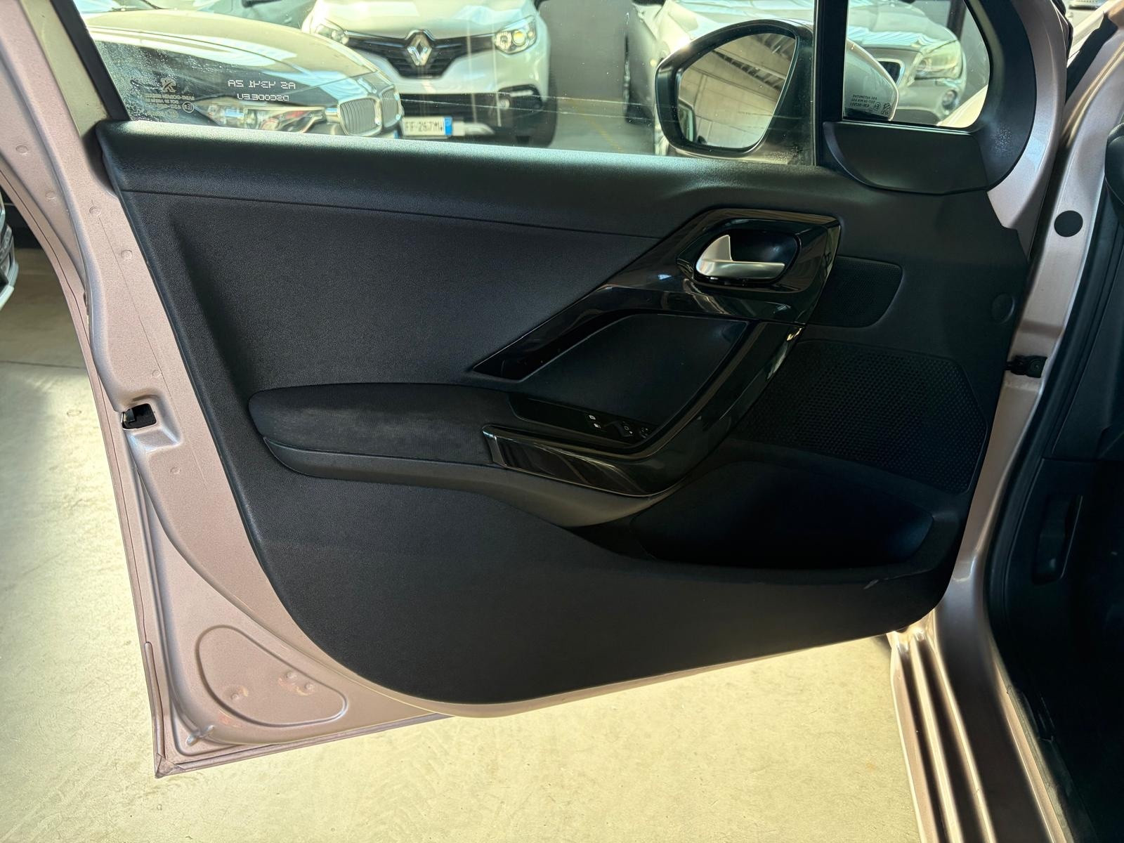 Peugeot 208 1.2 VTi 82 CV 5 porte Allure usata a Cuneo - immagine 9