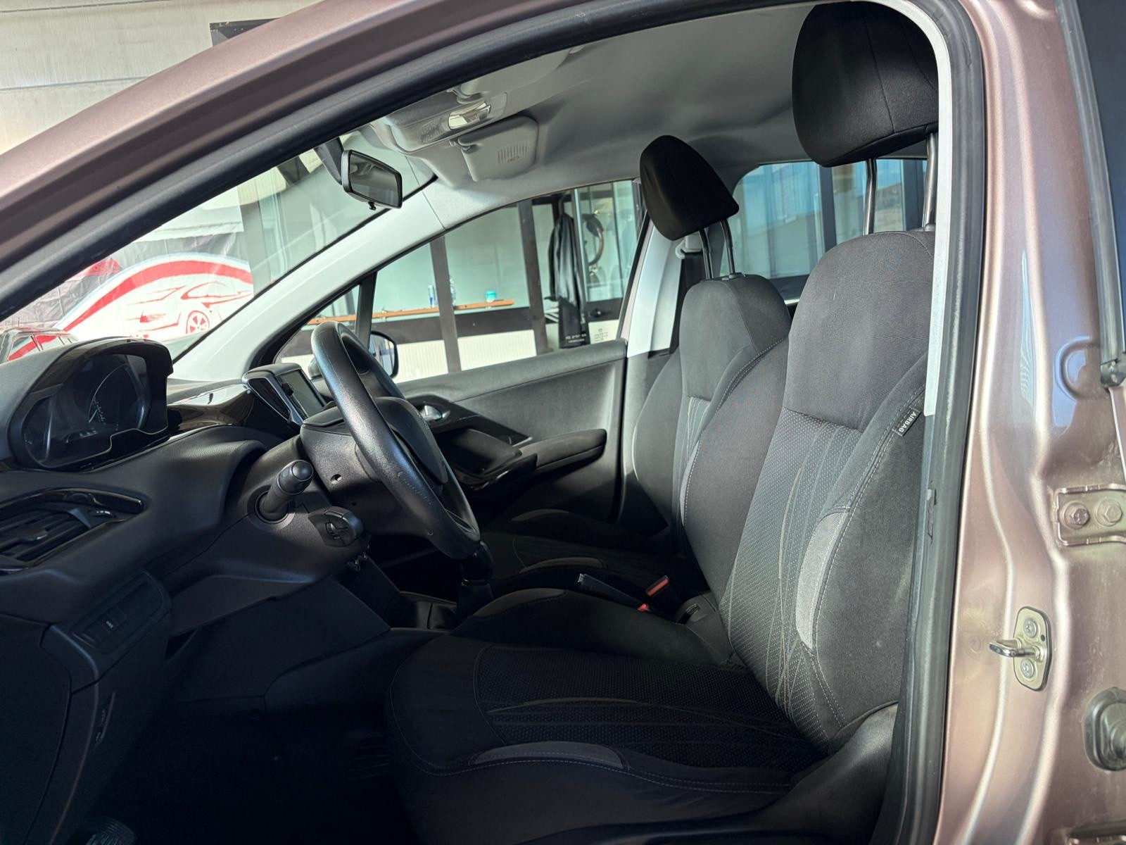 Peugeot 208 1.2 VTi 82 CV 5 porte Allure usata a Cuneo - immagine 11