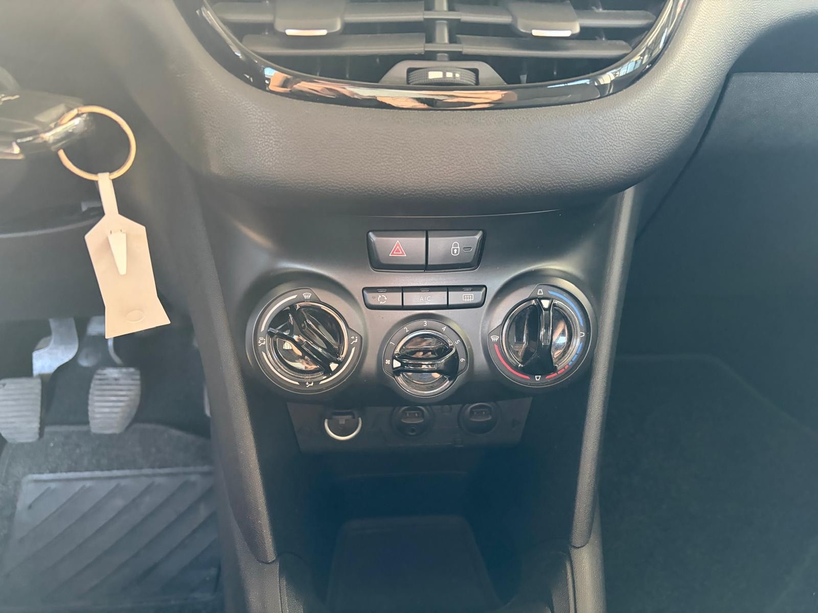 Peugeot 208 1.2 VTi 82 CV 5 porte Allure usata a Cuneo - immagine 15