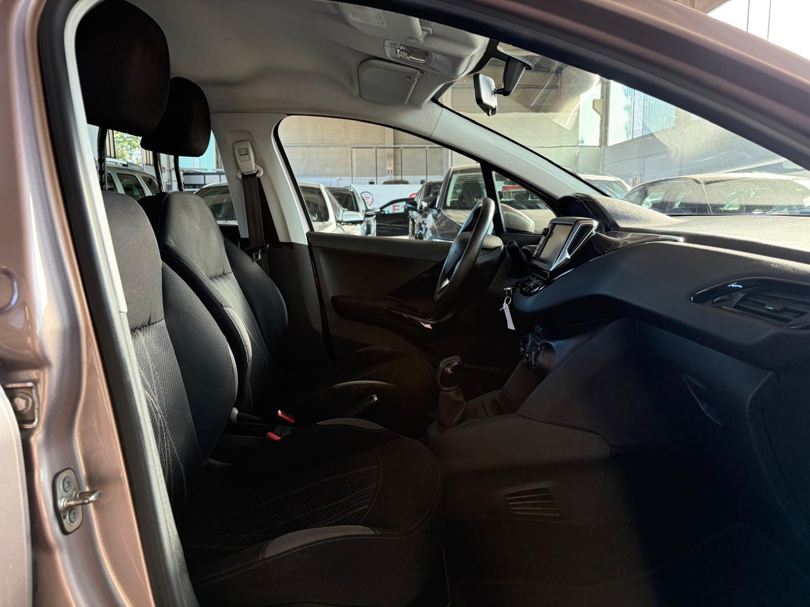 Peugeot 208 1.2 VTi 82 CV 5 porte Allure usata a Cuneo - immagine 19