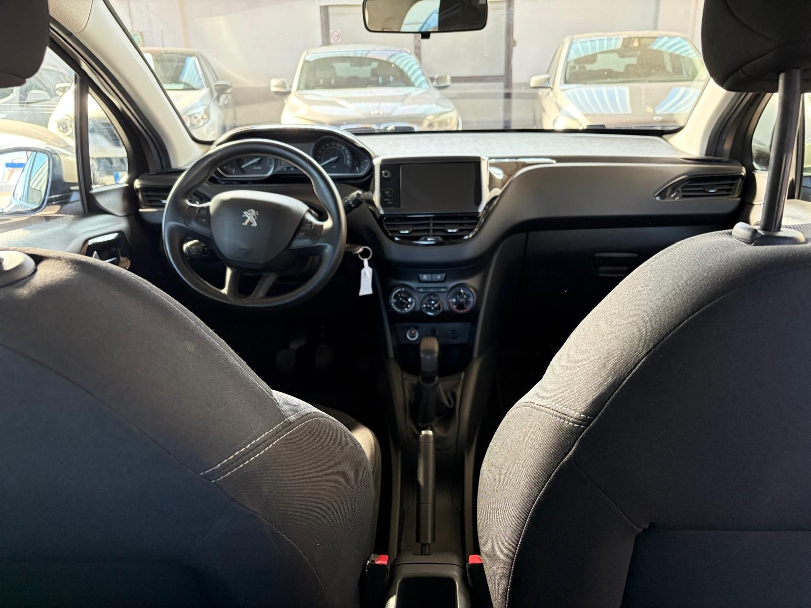 Peugeot 208 1.2 VTi 82 CV 5 porte Allure usata a Cuneo - immagine 23