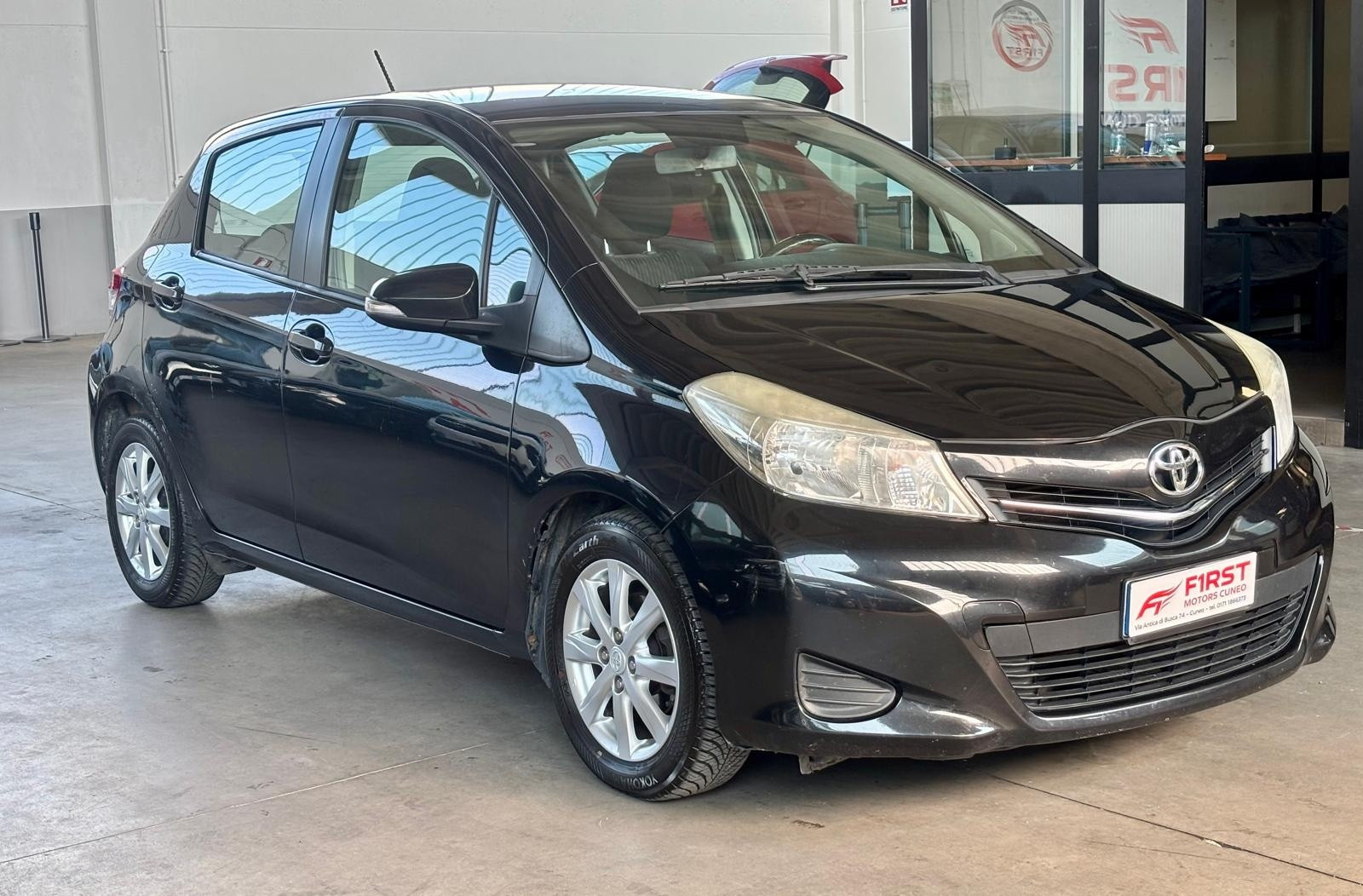 Toyota Yaris Yaris 1.4 D-4D 5 porte Lounge usata a Cuneo - immagine 2