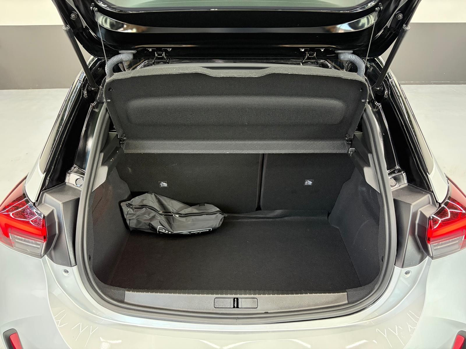 Opel Corsa Corsa 1.2 100 CV GS usata a Cuneo - immagine 10
