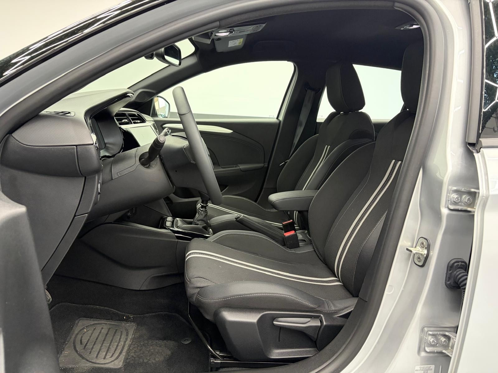 Opel Corsa Corsa 1.2 100 CV GS usata a Cuneo - immagine 13