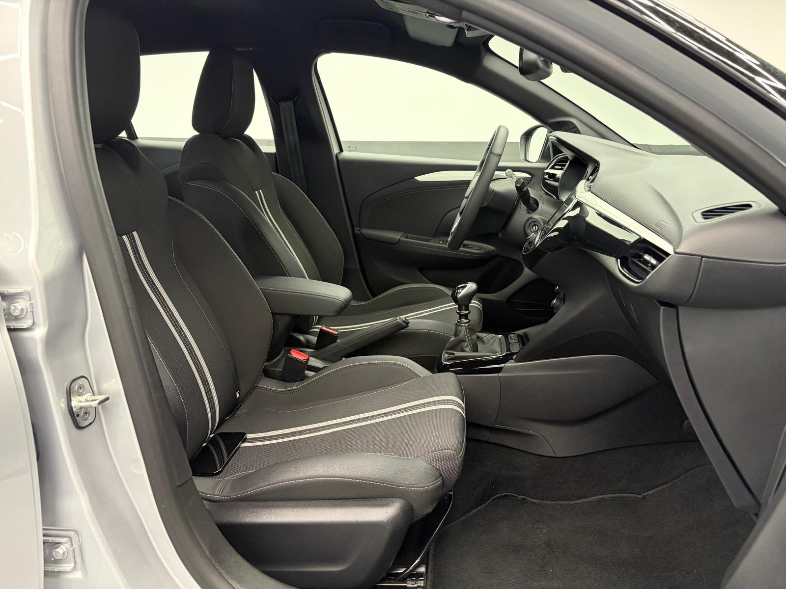 Opel Corsa Corsa 1.2 100 CV GS usata a Cuneo - immagine 24
