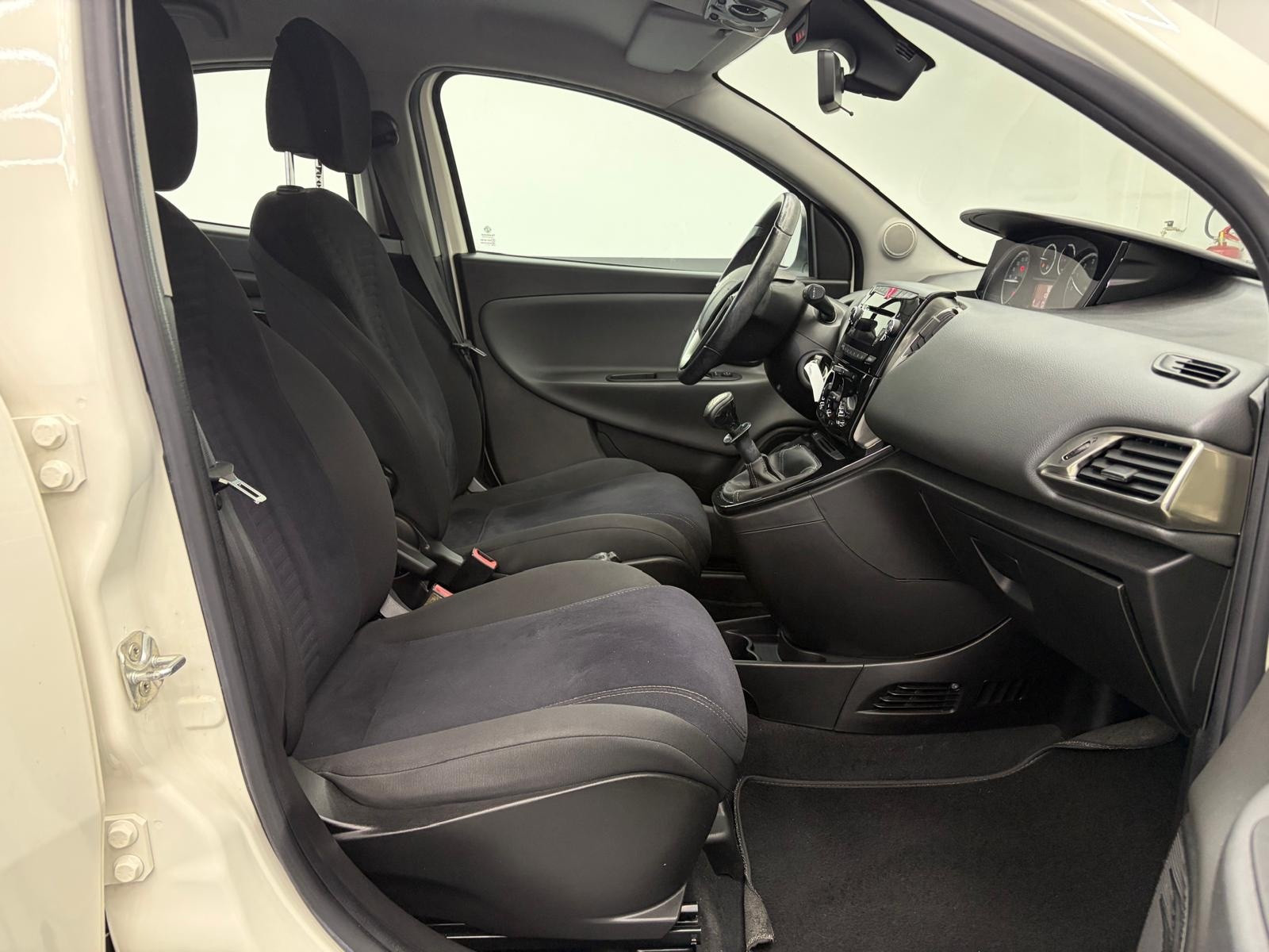 Lancia Ypsilon Ypsilon 0.9 TwinAir 85 CV… usata a Cuneo - immagine 16