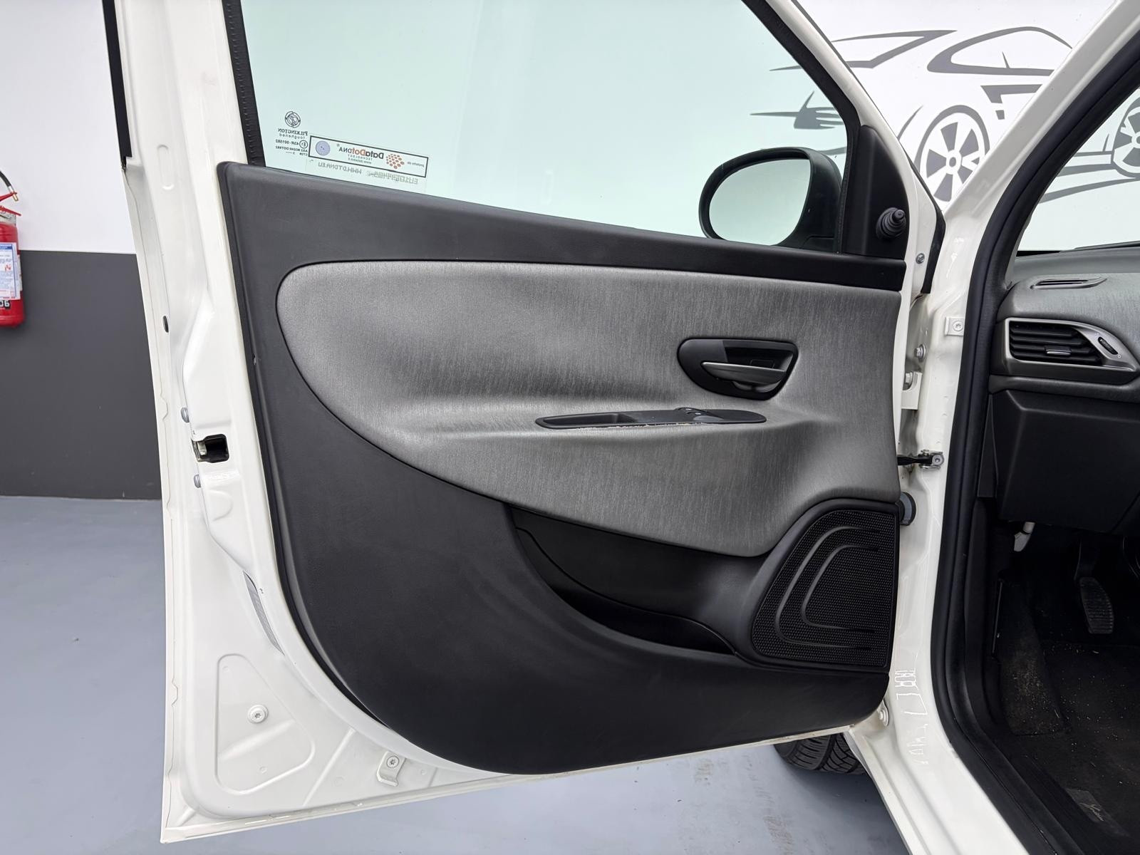 Lancia Ypsilon Ypsilon 1.2 69 CV 5 porte… usata a Cuneo - immagine 9