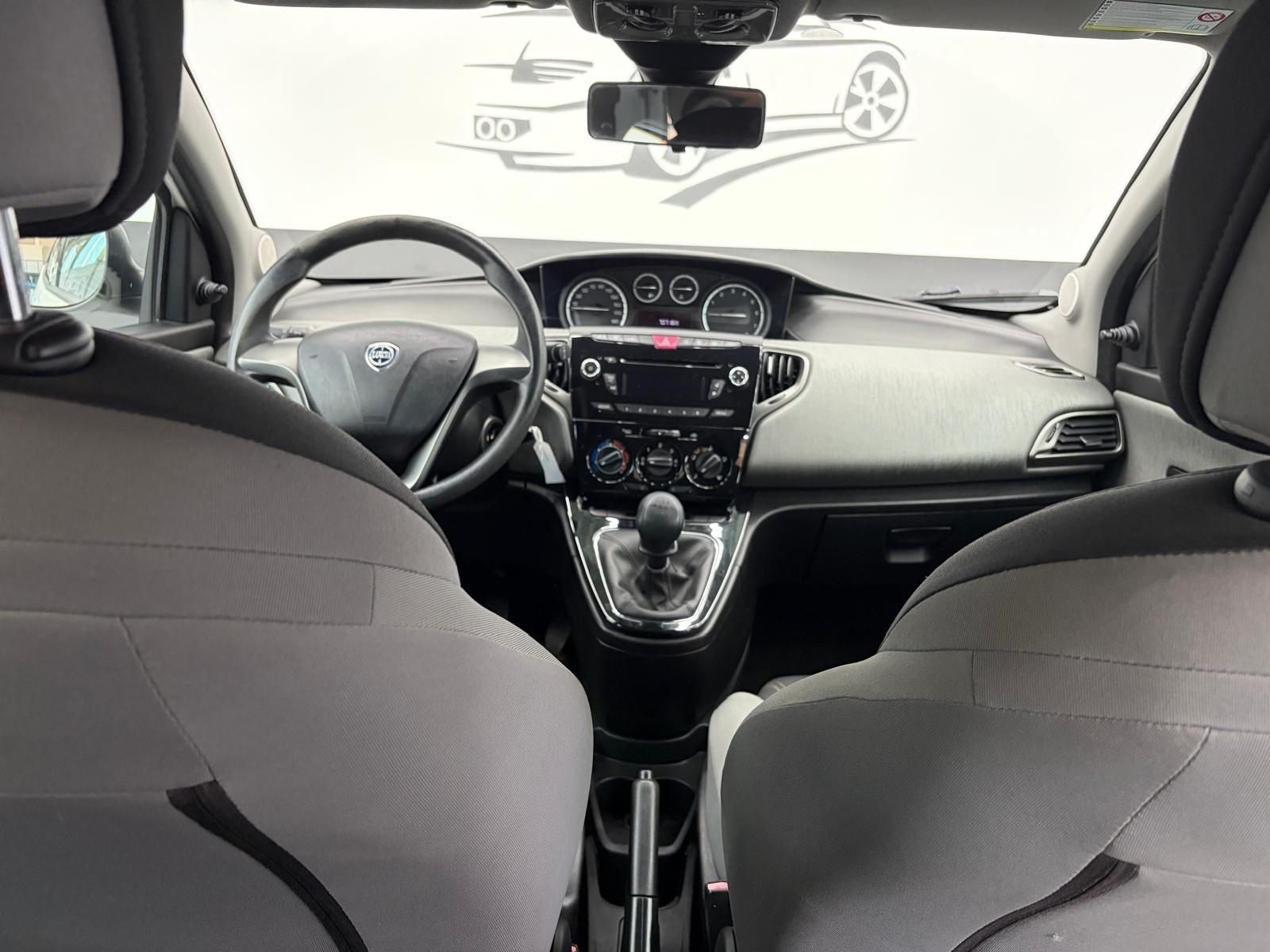 Lancia Ypsilon Ypsilon 1.2 69 CV 5 porte… usata a Cuneo - immagine 17