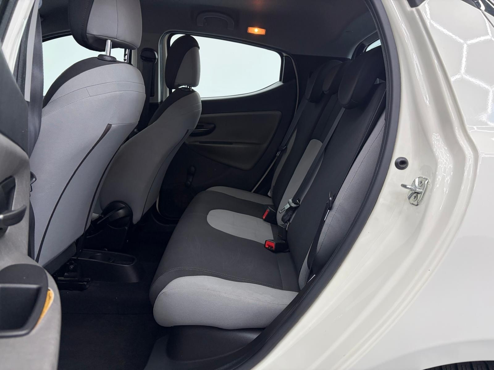 Lancia Ypsilon Ypsilon 1.2 69 CV 5 porte… usata a Cuneo - immagine 18