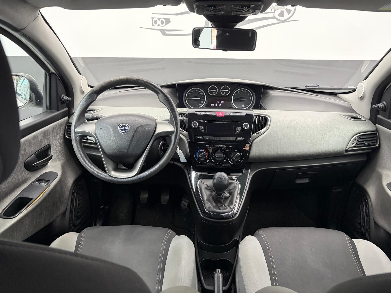 Lancia Ypsilon Ypsilon 1.2 69 CV 5 porte… usata a Cuneo - immagine 19