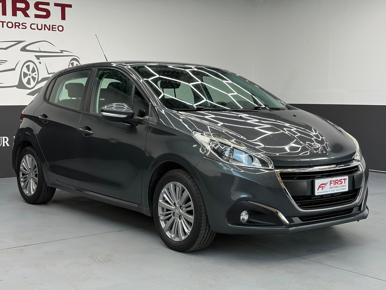 Peugeot 208 PureTech 82 5 porte Allure usata a Cuneo - immagine 2