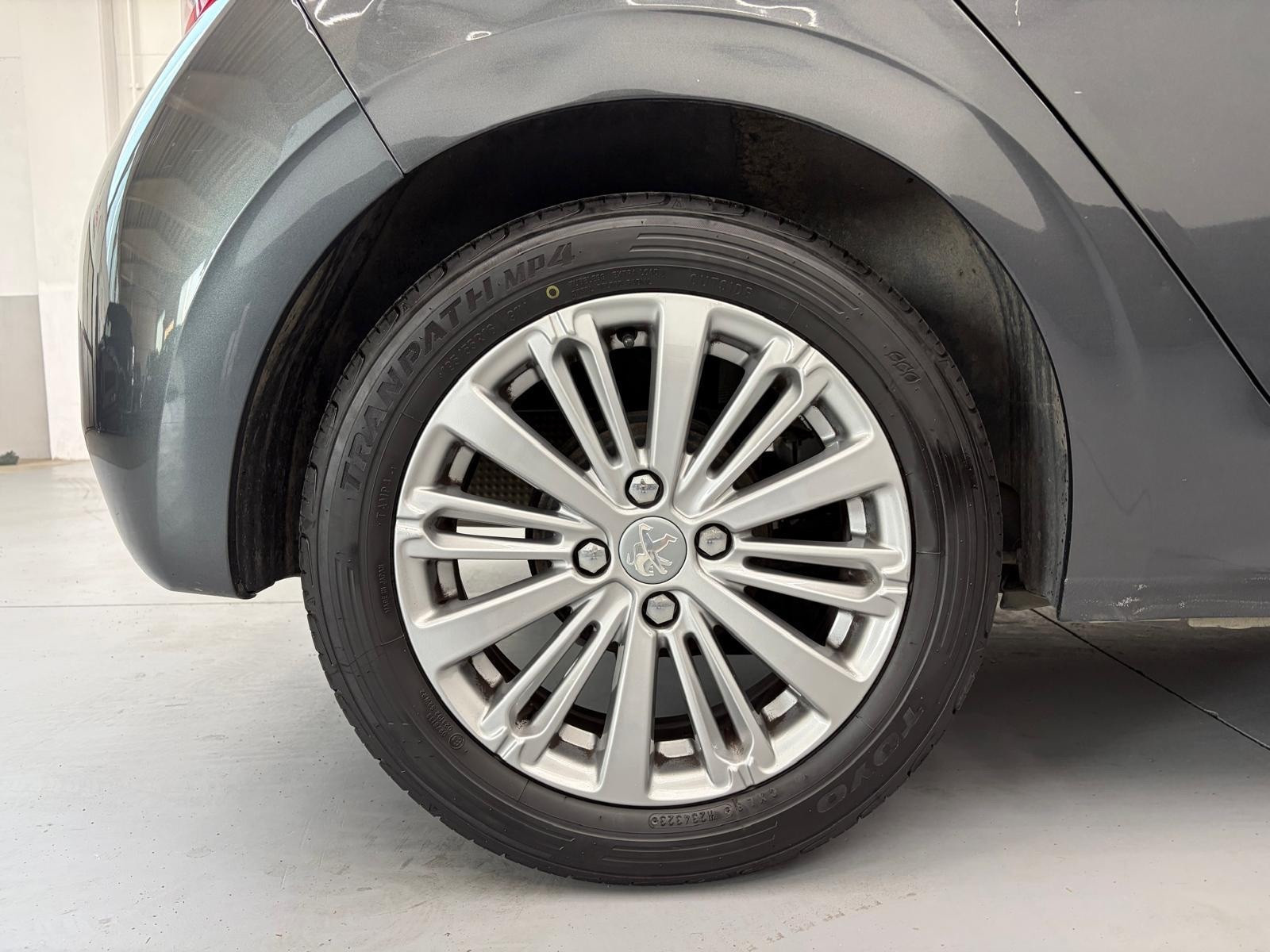 Peugeot 208 PureTech 82 5 porte Allure usata a Cuneo - immagine 8
