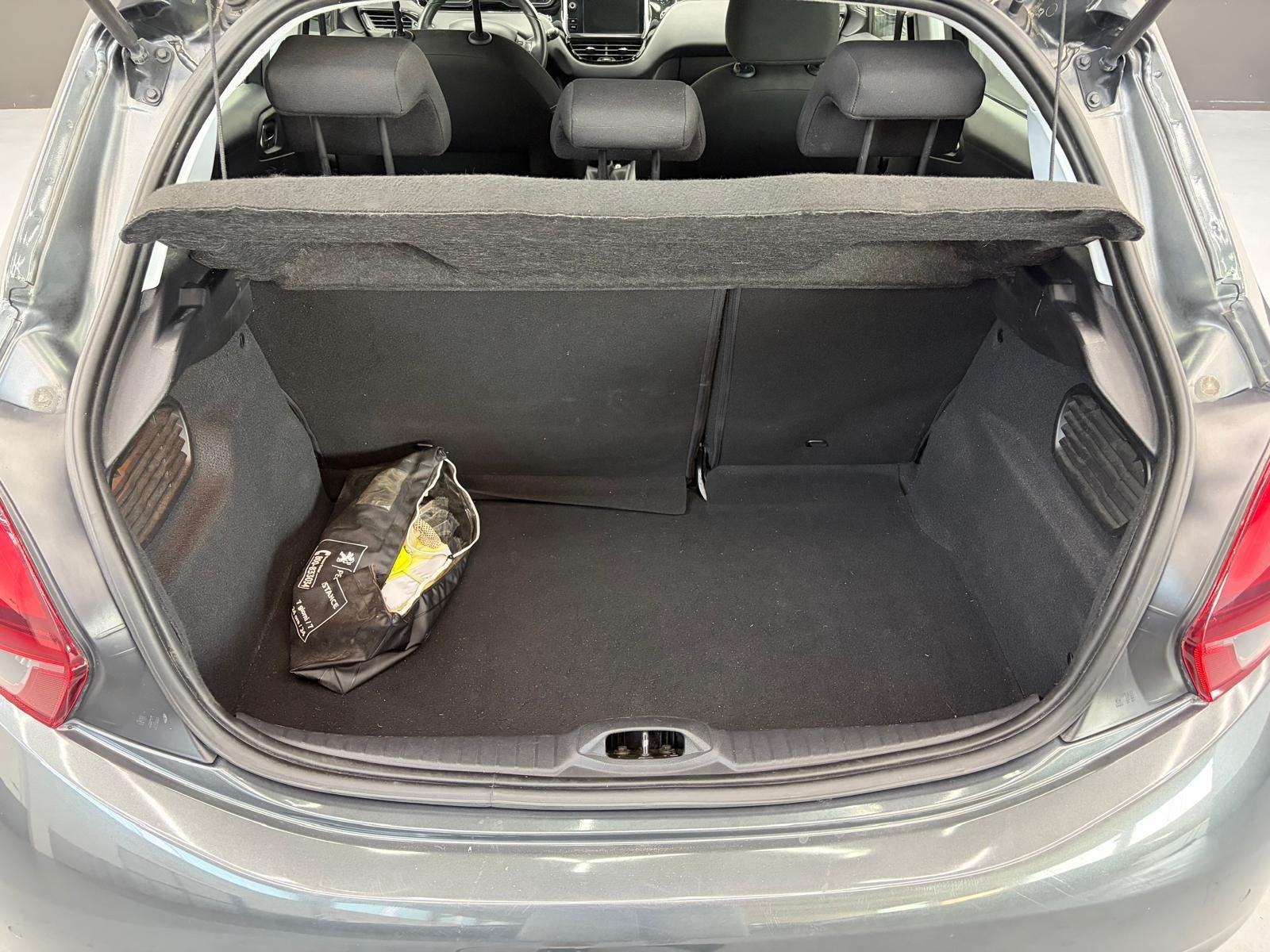 Peugeot 208 PureTech 82 5 porte Allure usata a Cuneo - immagine 9