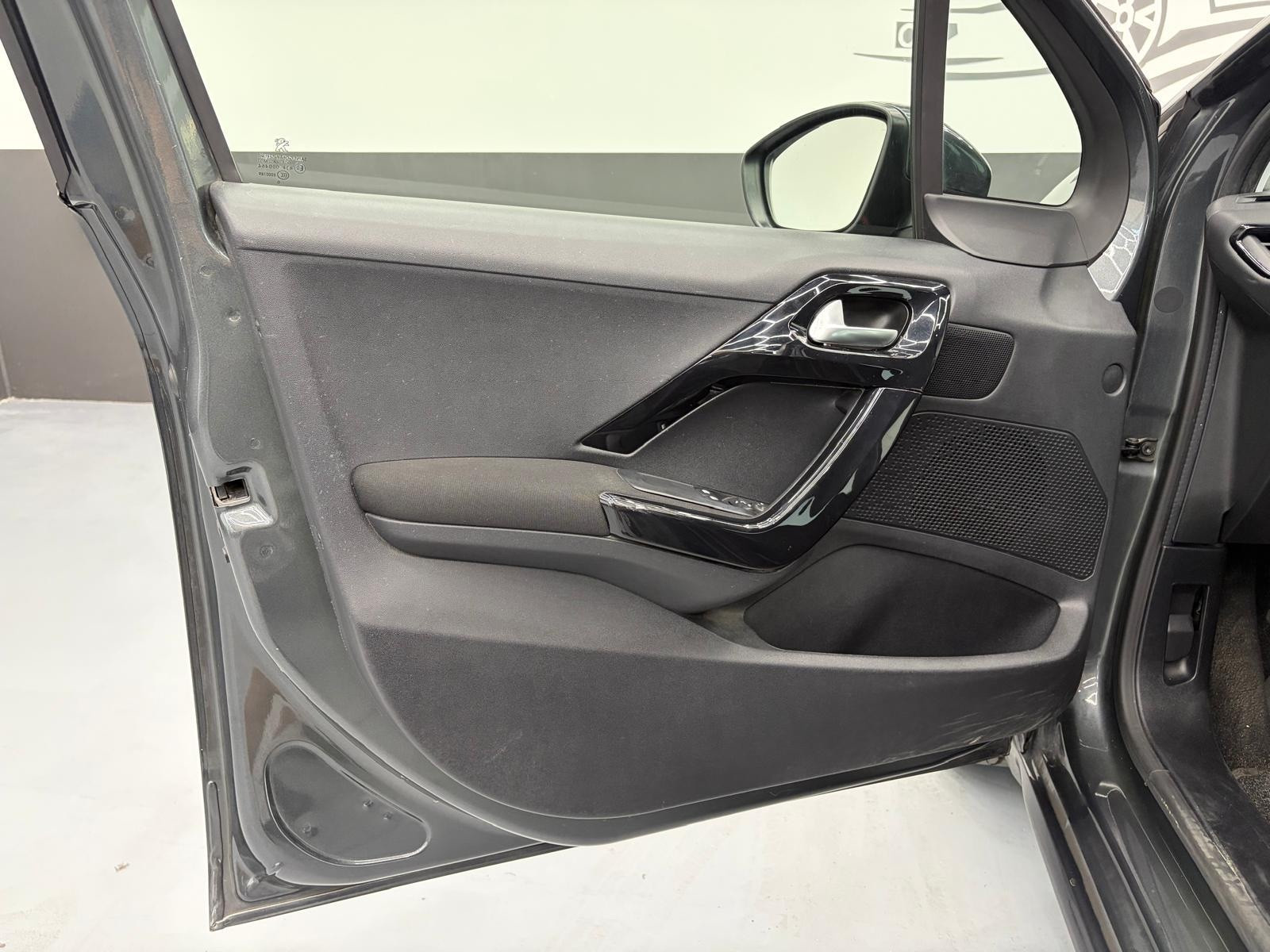 Peugeot 208 PureTech 82 5 porte Allure usata a Cuneo - immagine 10