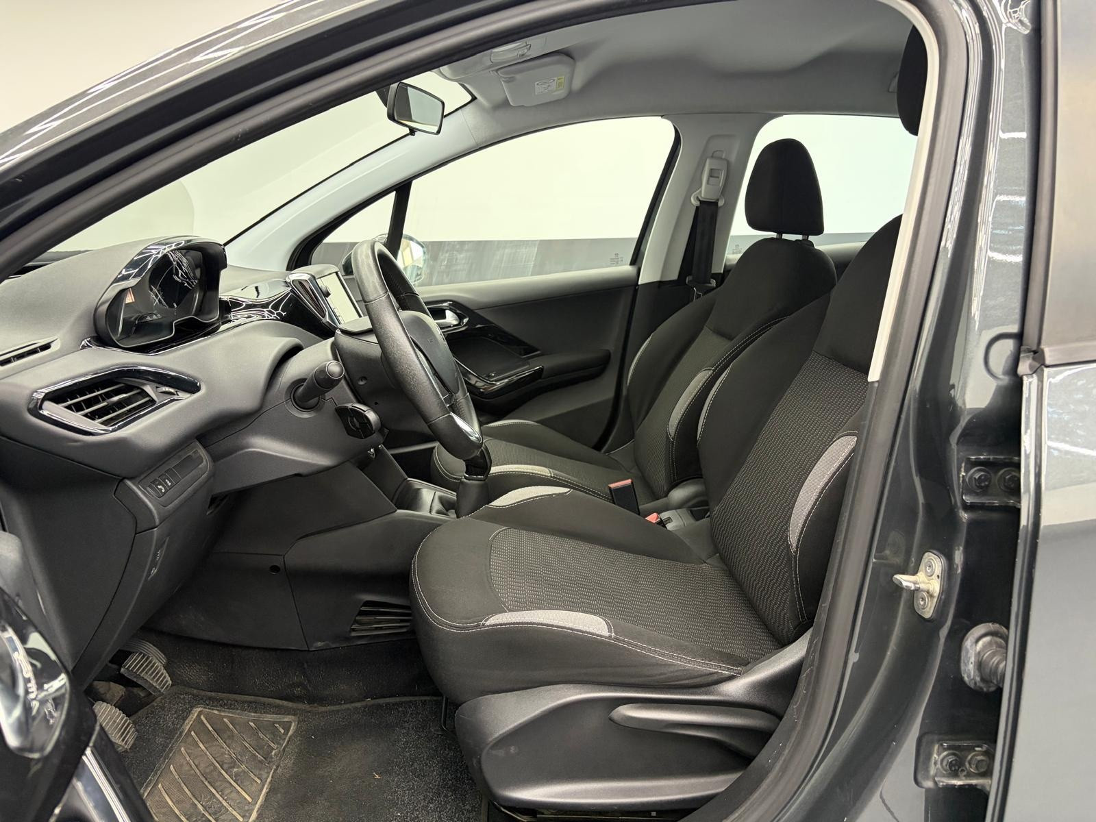 Peugeot 208 PureTech 82 5 porte Allure usata a Cuneo - immagine 11