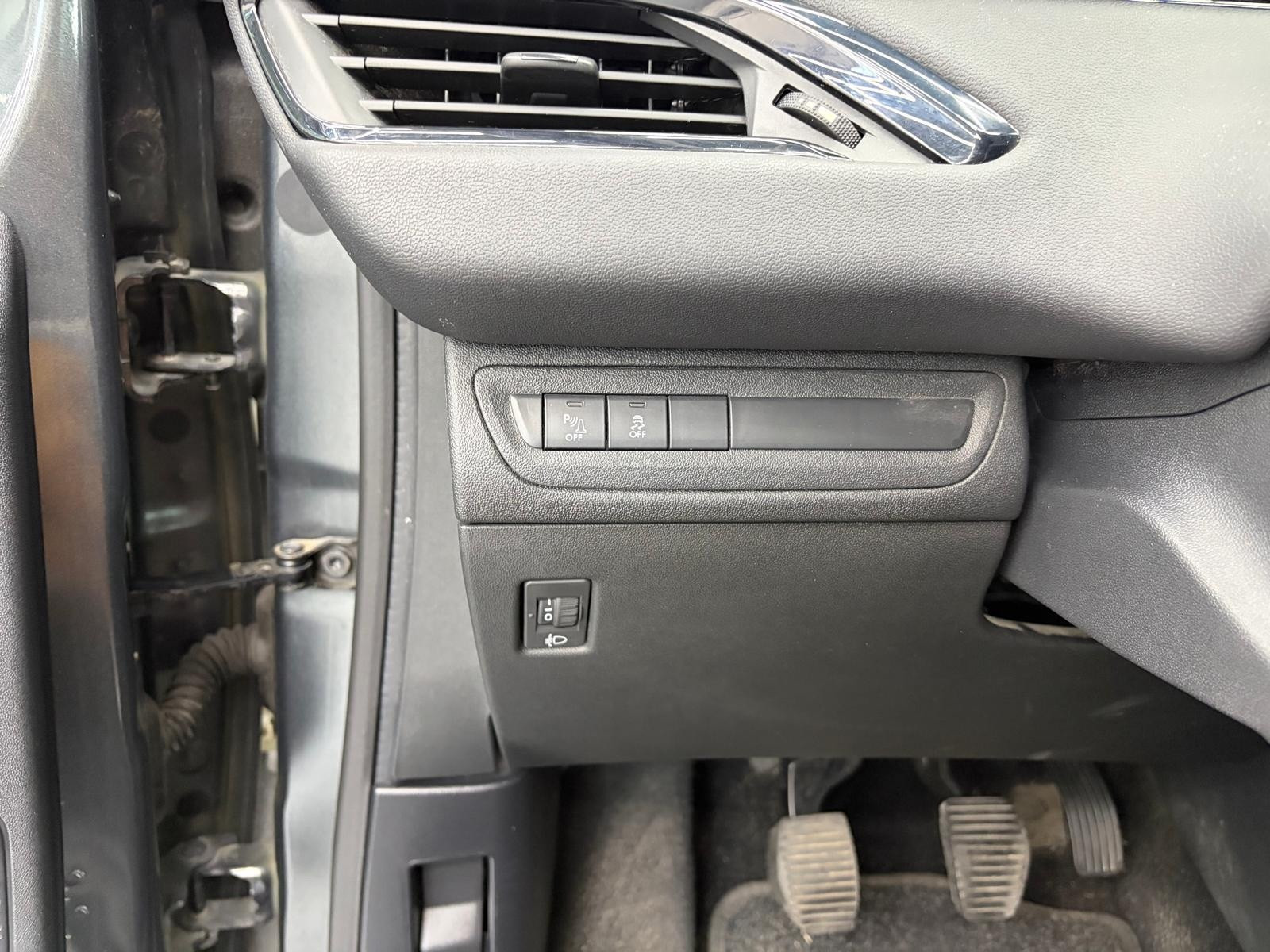 Peugeot 208 PureTech 82 5 porte Allure usata a Cuneo - immagine 12