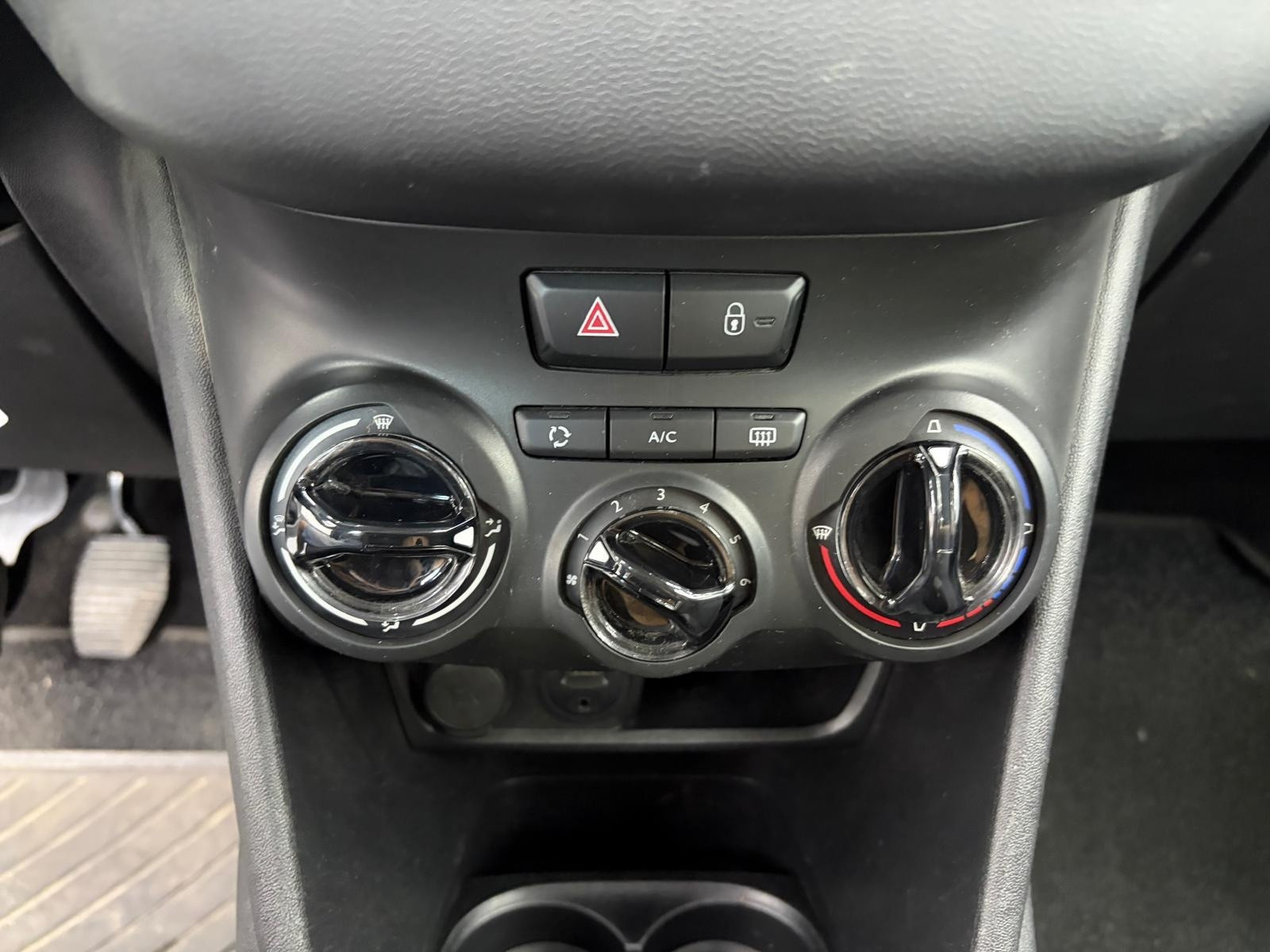 Peugeot 208 PureTech 82 5 porte Allure usata a Cuneo - immagine 19