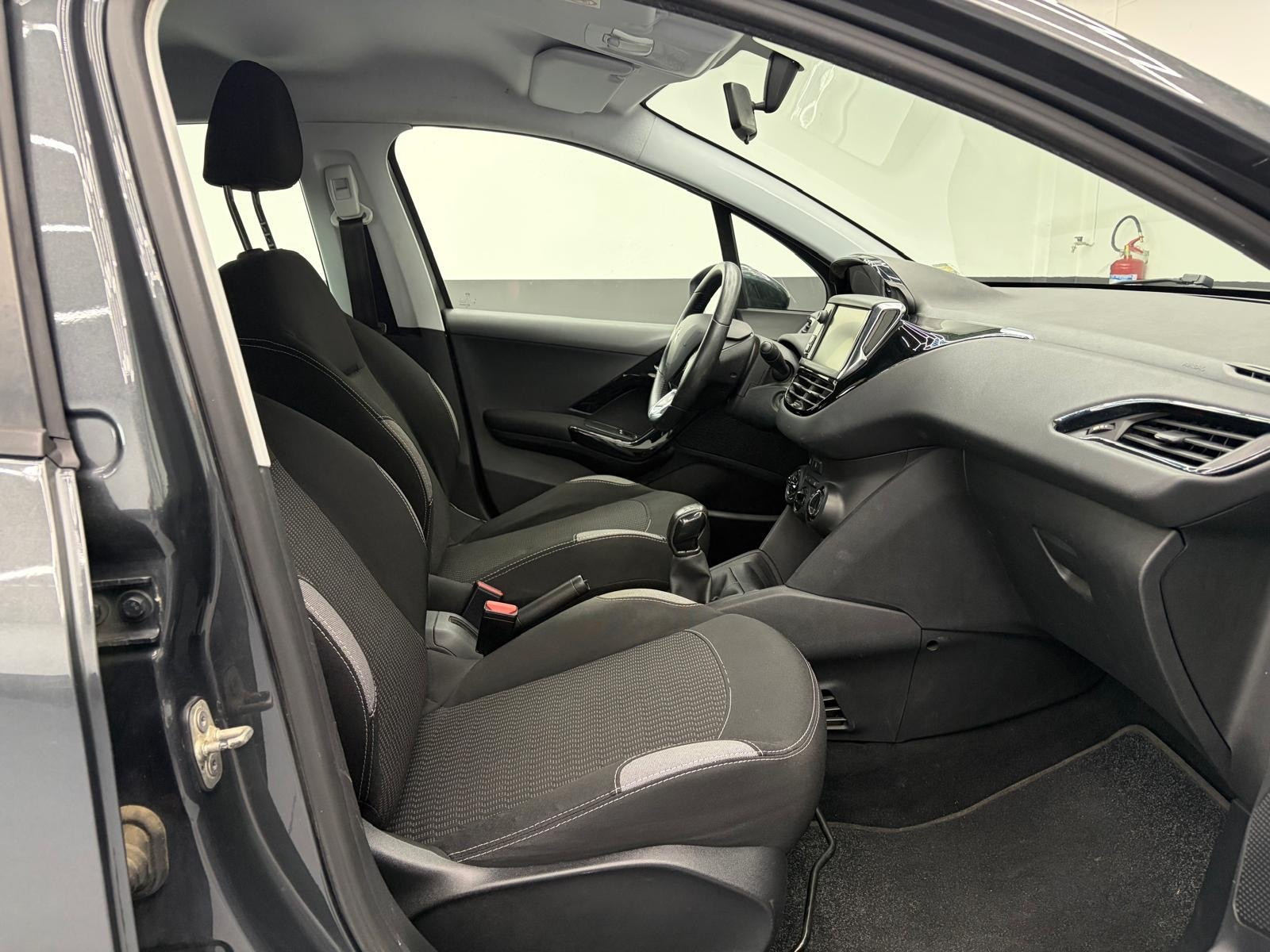 Peugeot 208 PureTech 82 5 porte Allure usata a Cuneo - immagine 22