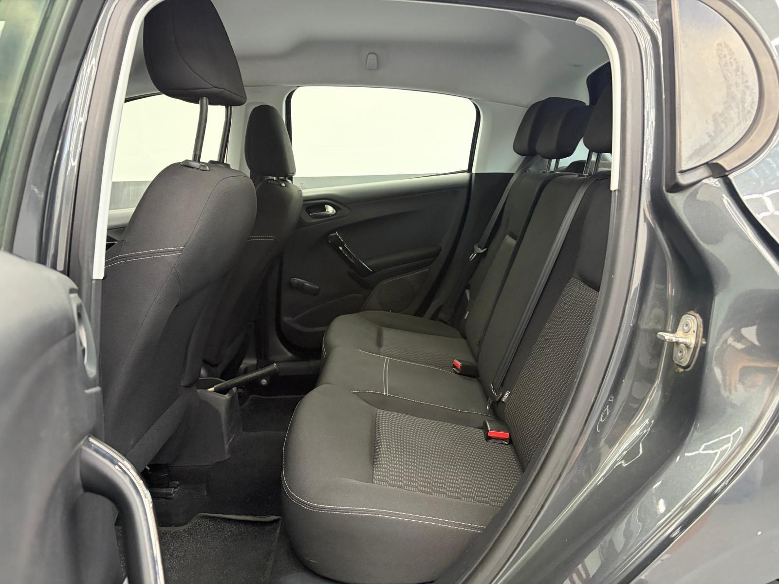 Peugeot 208 PureTech 82 5 porte Allure usata a Cuneo - immagine 23