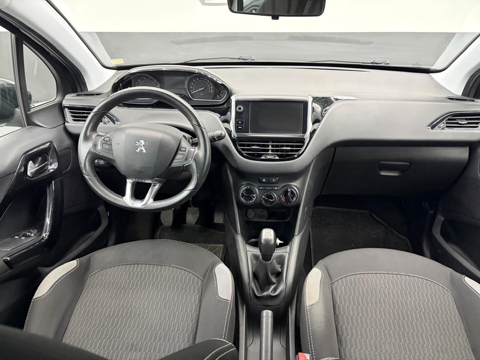 Peugeot 208 PureTech 82 5 porte Allure usata a Cuneo - immagine 24