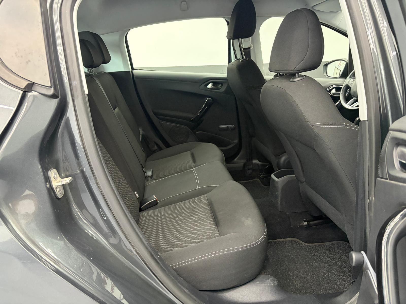 Peugeot 208 PureTech 82 5 porte Allure usata a Cuneo - immagine 25