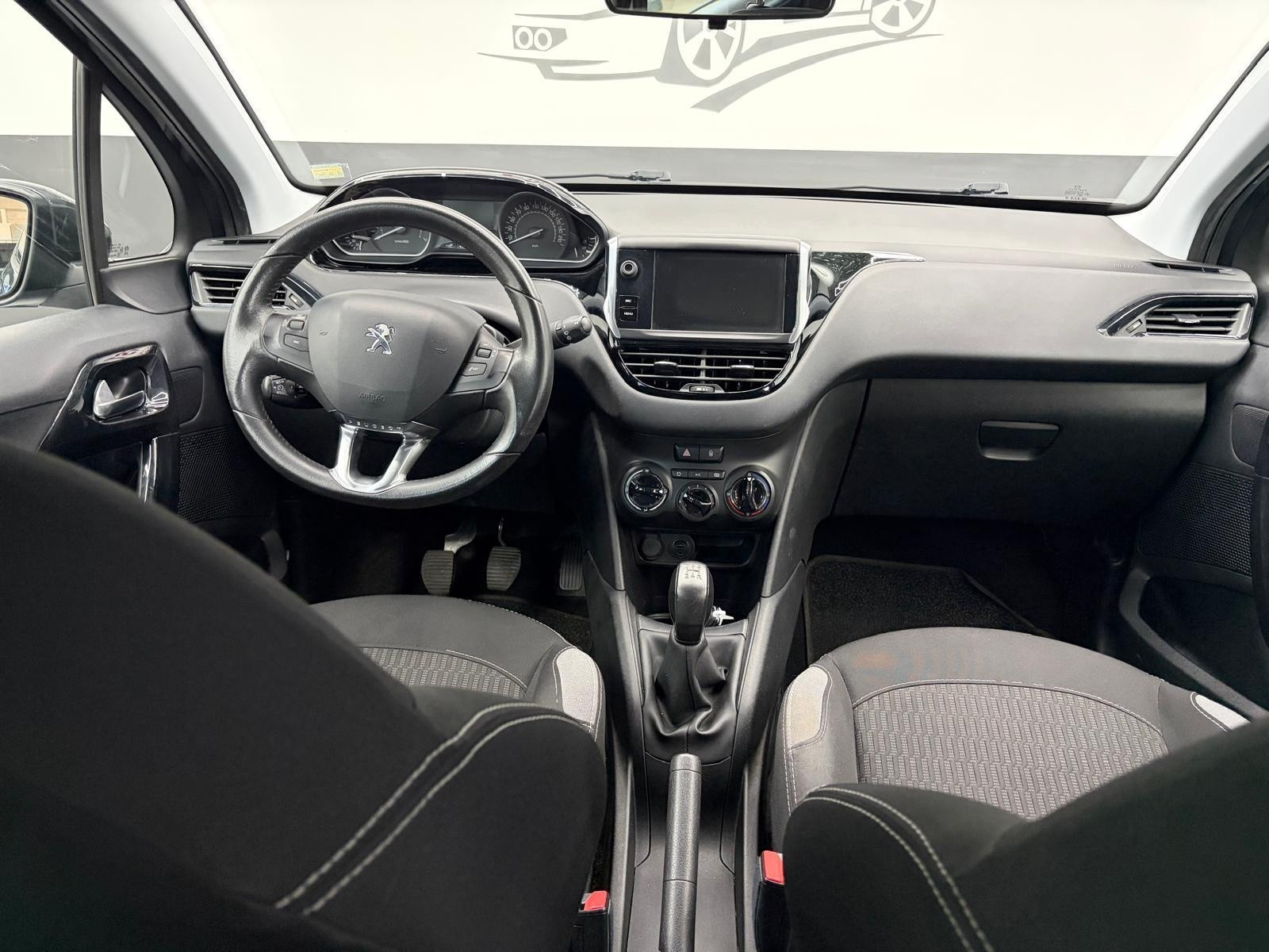 Peugeot 208 PureTech 82 5 porte Allure usata a Cuneo - immagine 26