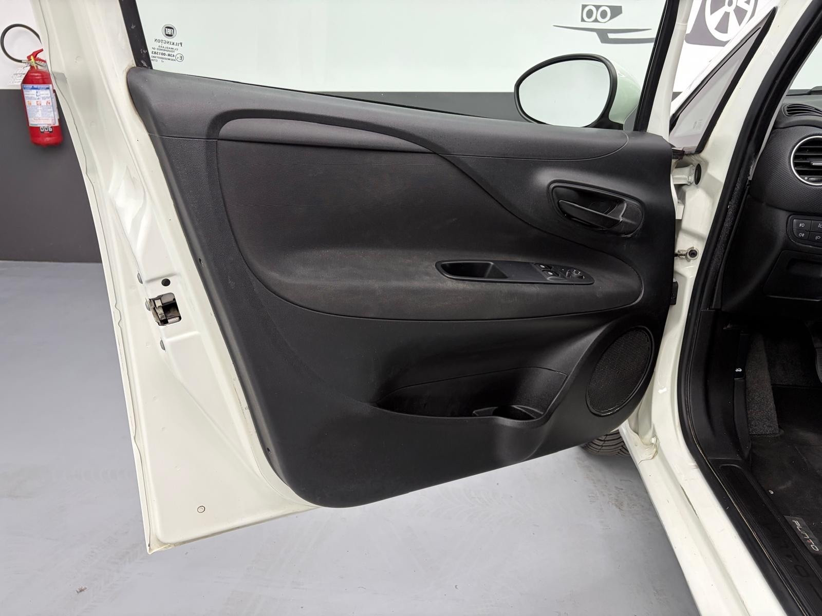 Fiat Punto PUNTO 1.3 MJT II SES 95 CV 5P… usata a Cuneo - immagine 8