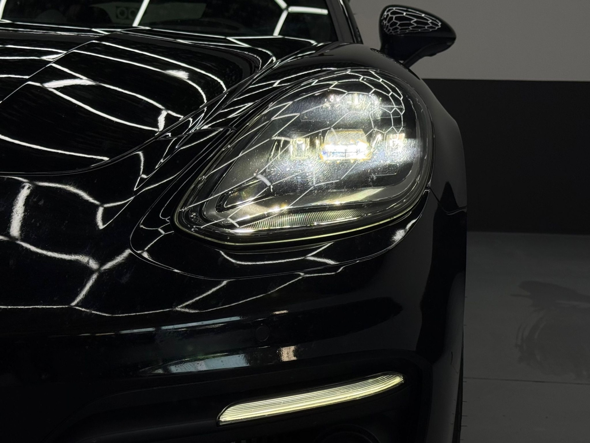 Porsche Panamera Panamera 2.9 4 E-Hybrid… usata a Cuneo - immagine 4
