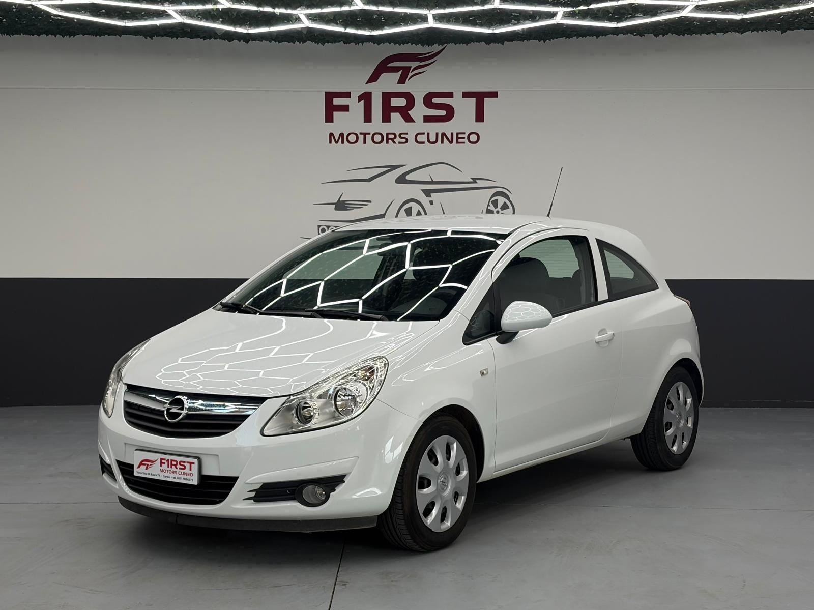 Opel Corsa Corsa 1.2 3 porte Sport usata a Cuneo - immagine 1