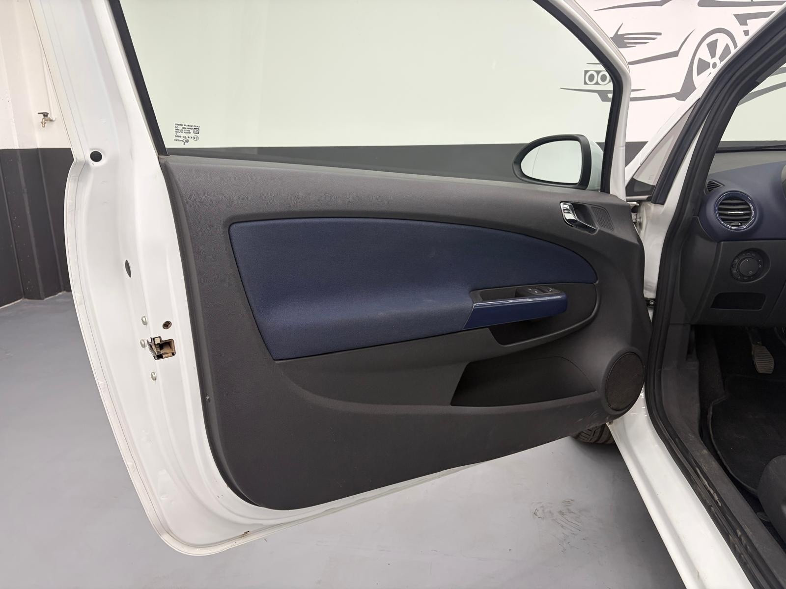 Opel Corsa Corsa 1.2 3 porte Sport usata a Cuneo - immagine 9