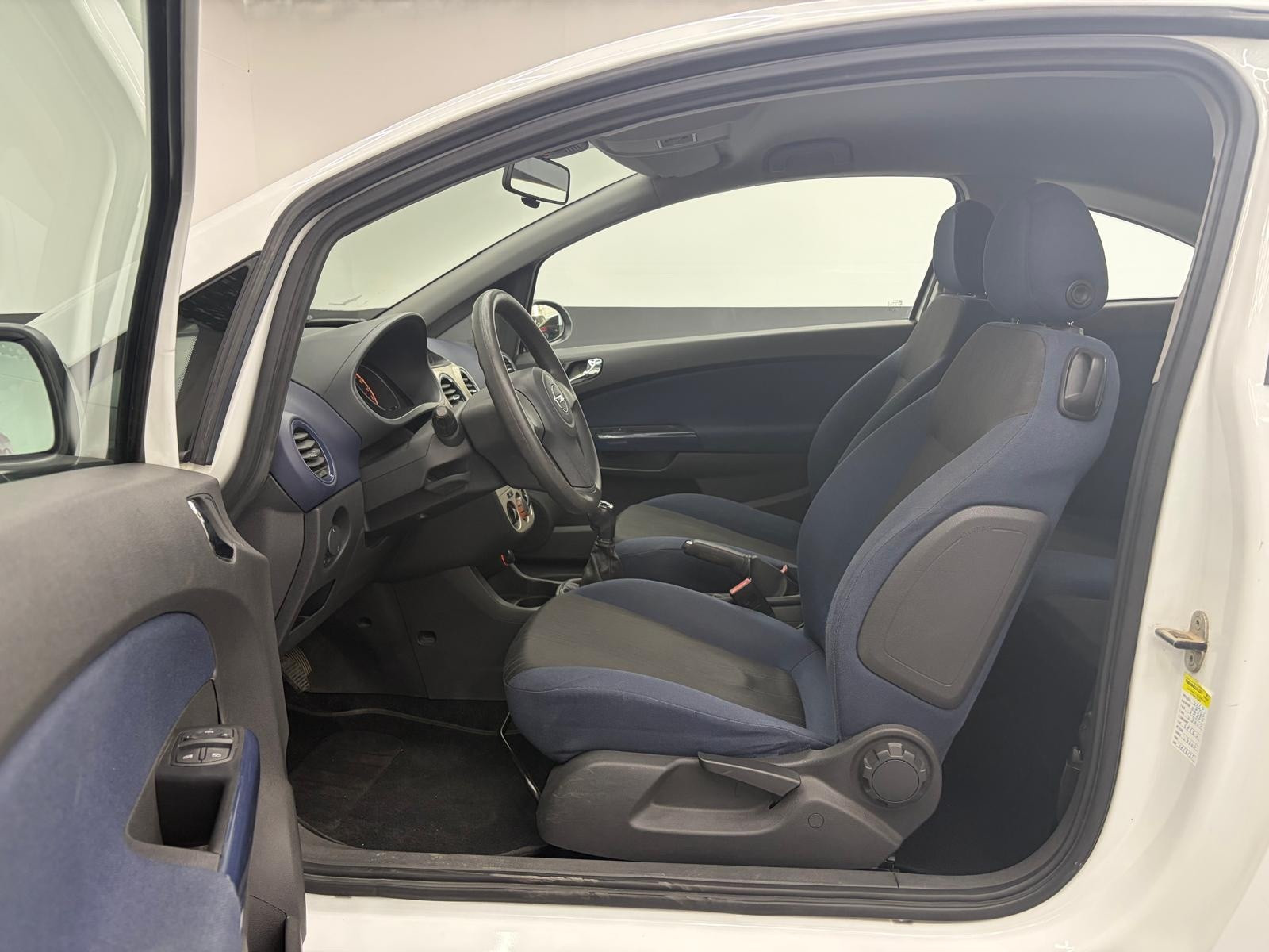 Opel Corsa Corsa 1.2 3 porte Sport usata a Cuneo - immagine 10