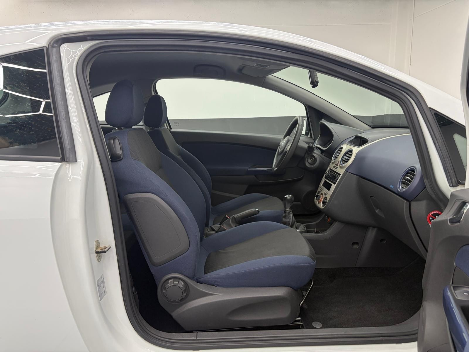 Opel Corsa Corsa 1.2 3 porte Sport usata a Cuneo - immagine 18