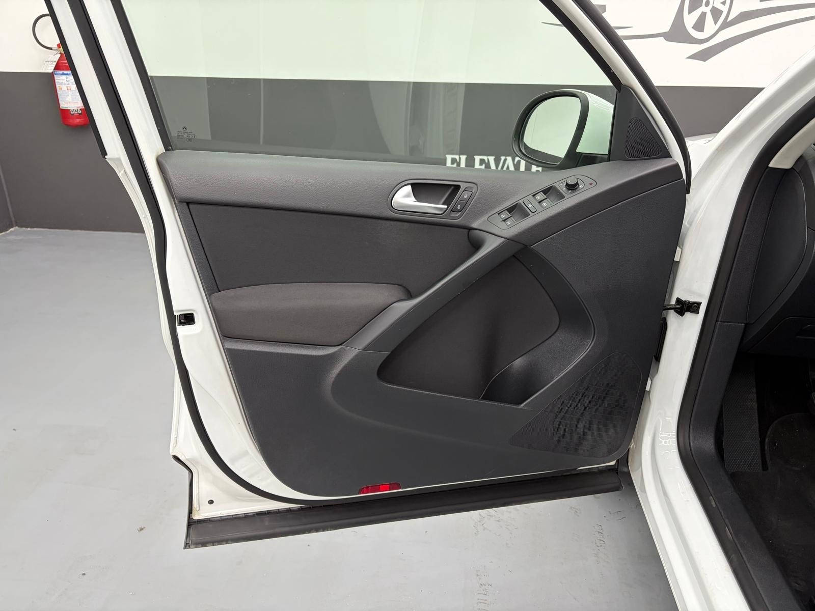 Volkswagen Tiguan Tiguan 2.0 TDI 110CV Bu… usata a Cuneo - immagine 11