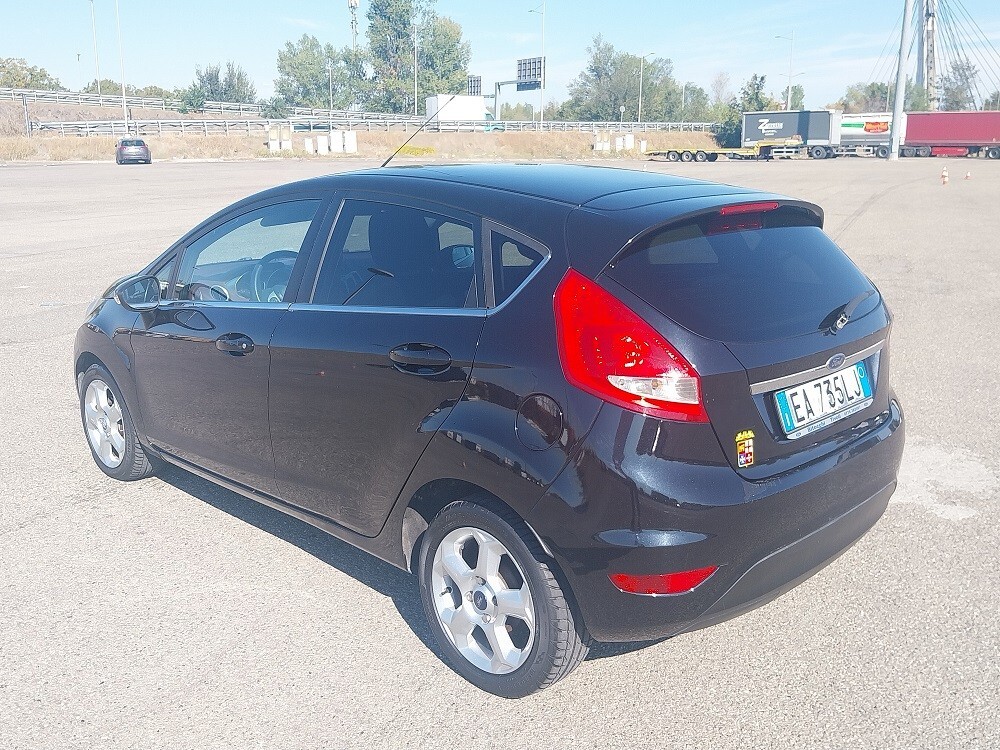 Ford Fiesta 1.4 5 porte Bz.- GPL Titanium del 2011 a Parma (PR) — foto 4 di 11