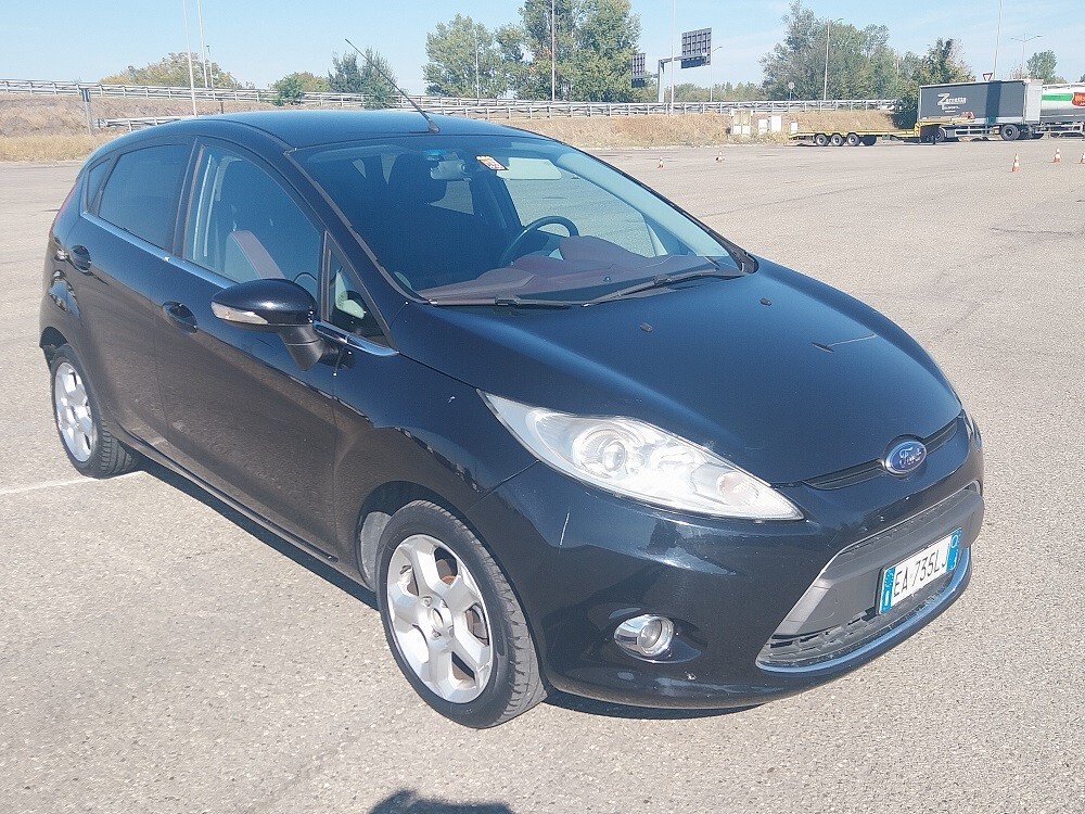 Ford Fiesta 1.4 5 porte Bz.- GPL Titanium del 2011 a Parma (PR) — foto 7 di 11